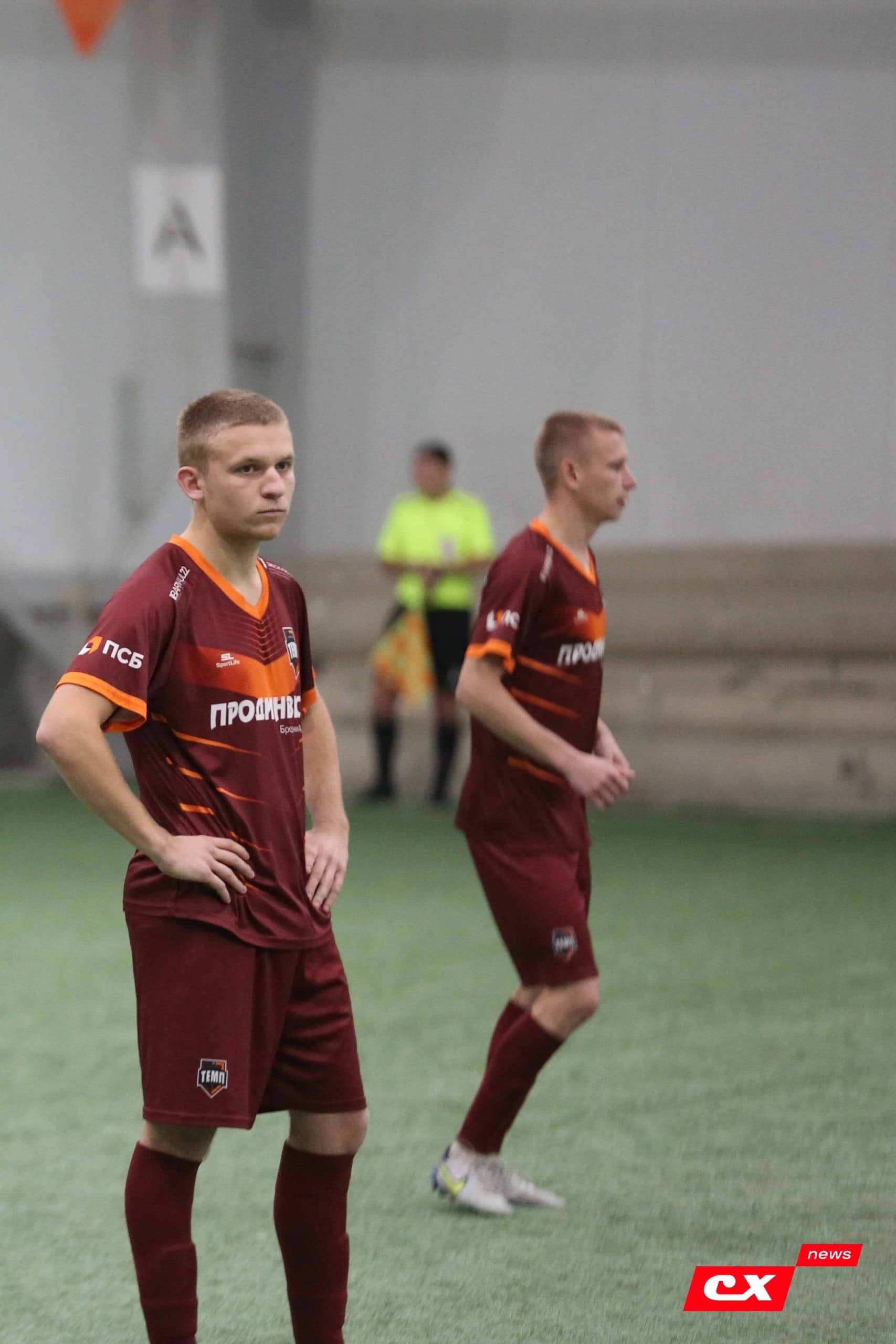 «Темп» 1:0 «Динамо-Барнаул-М». Третья лига. 05.10.2025. Александр Чёрный («Алтайский спорт»), Владимир Мартынов («CX News») — кадр 198