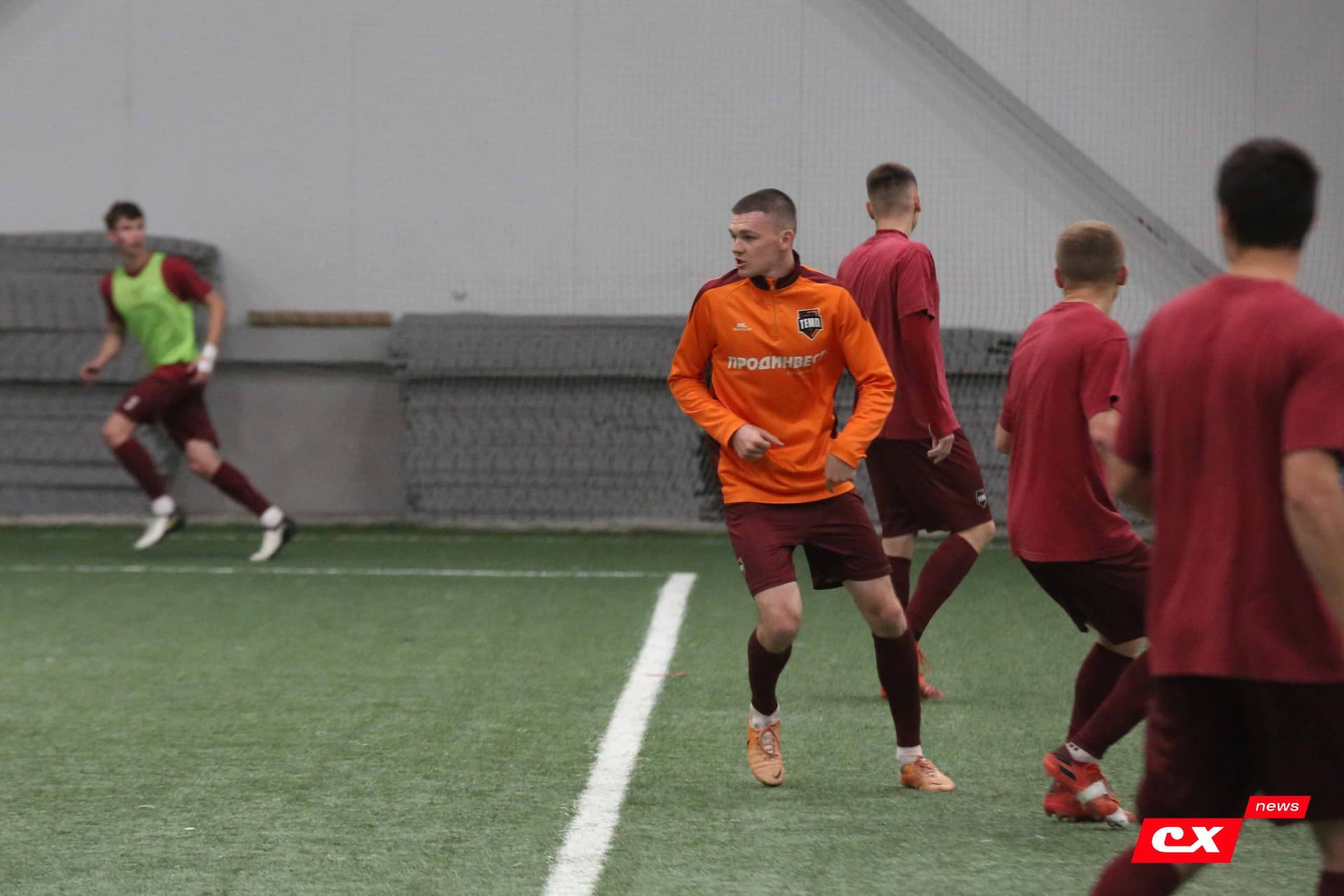 «Темп» 1:0 «Динамо-Барнаул-М». Третья лига. 05.10.2025. Александр Чёрный («Алтайский спорт»), Владимир Мартынов («CX News») — кадр 84