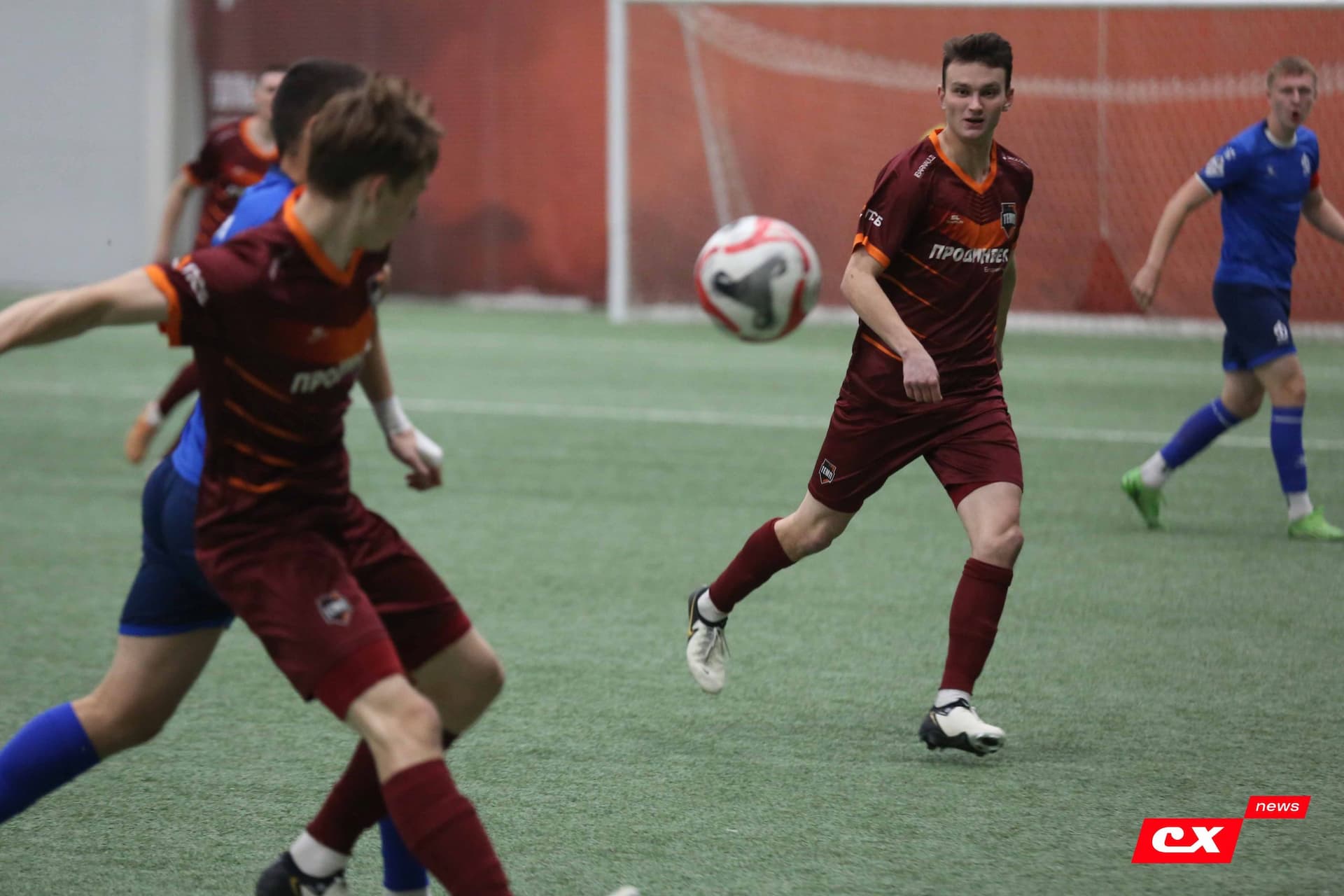 «Темп» 1:0 «Динамо-Барнаул-М». Третья лига. 05.10.2025. Александр Чёрный («Алтайский спорт»), Владимир Мартынов («CX News») — кадр 217