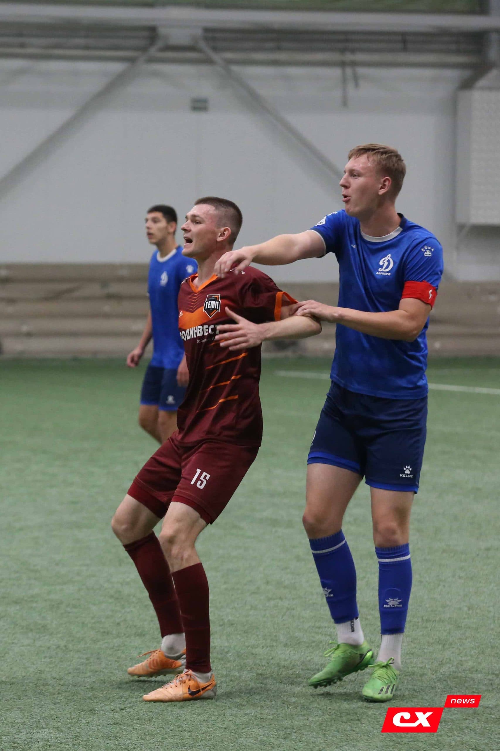 «Темп» 1:0 «Динамо-Барнаул-М». Третья лига. 05.10.2025. Александр Чёрный («Алтайский спорт»), Владимир Мартынов («CX News») — кадр 299