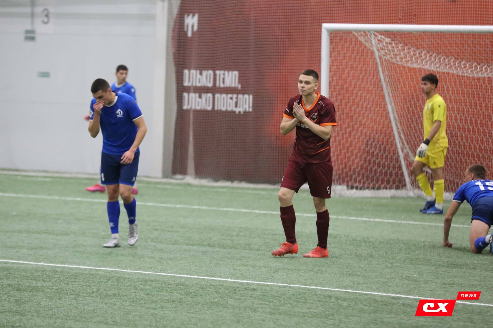 «Темп» 1:0 «Динамо-Барнаул-М». Третья лига. 05.10.2025. Александр Чёрный («Алтайский спорт»), Владимир Мартынов («CX News») — кадр 333