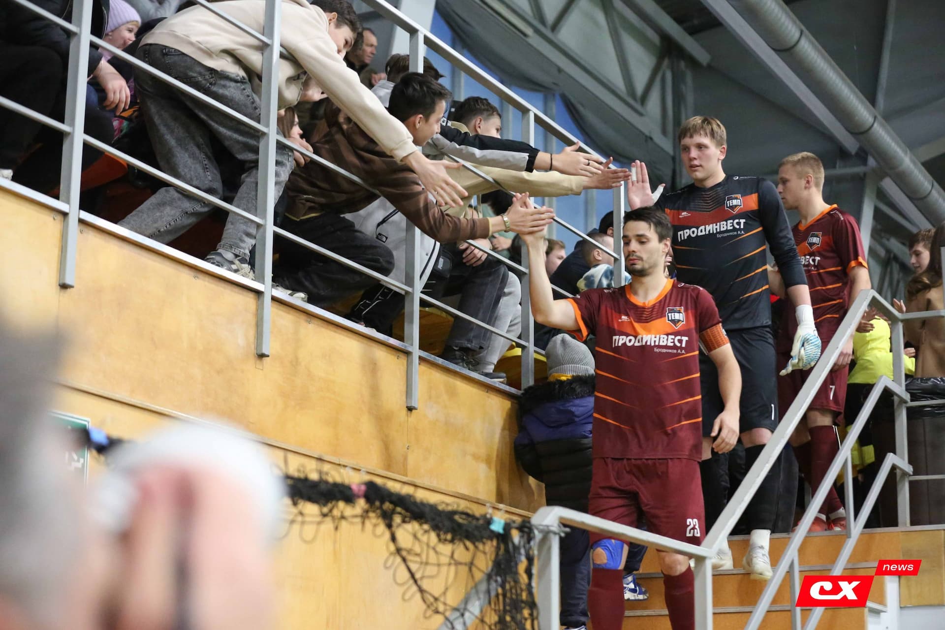 «Темп» 1:0 «Динамо-Барнаул-М». Третья лига. 05.10.2025. Александр Чёрный («Алтайский спорт»), Владимир Мартынов («CX News») — кадр 129