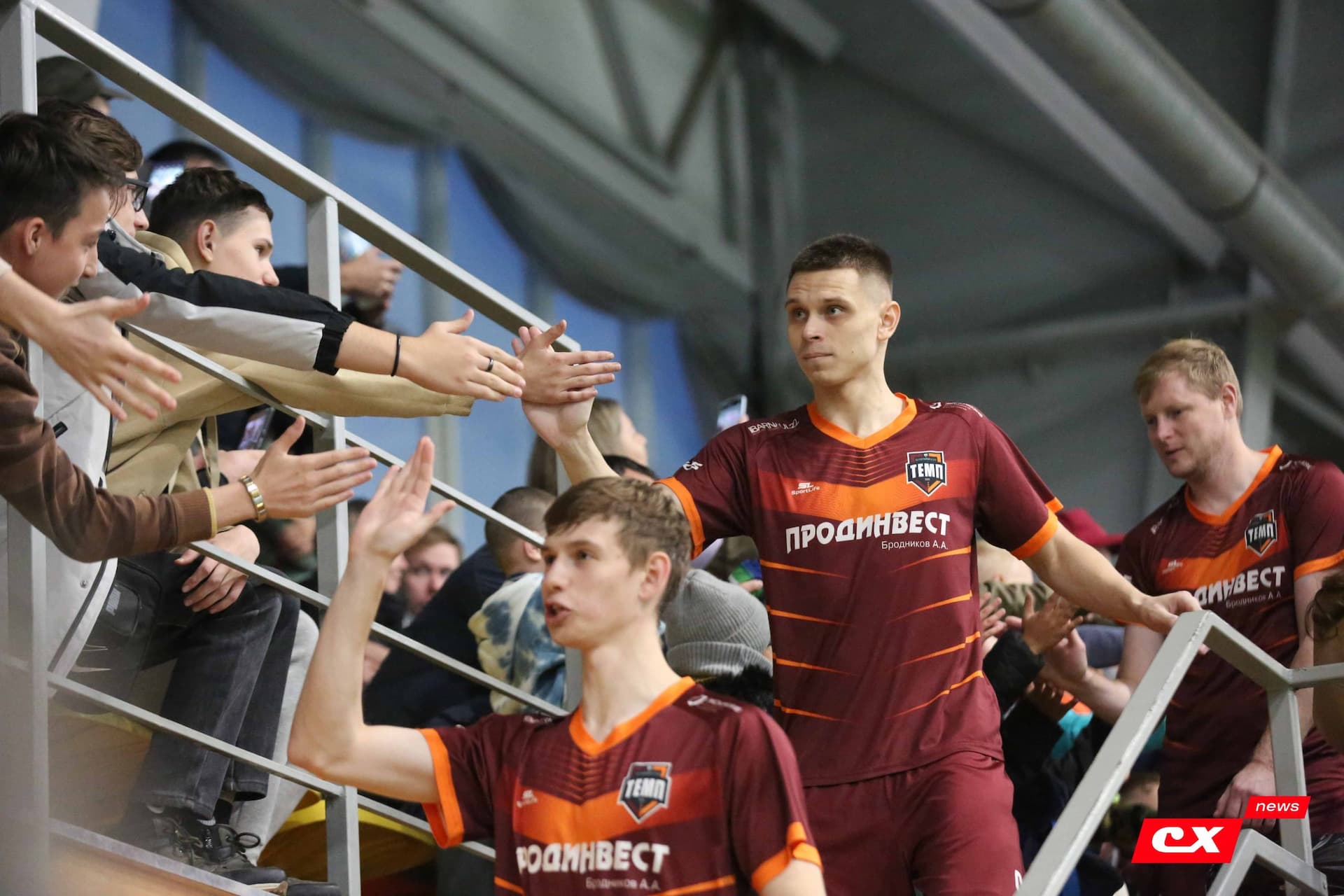 «Темп» 1:0 «Динамо-Барнаул-М». Третья лига. 05.10.2025. Александр Чёрный («Алтайский спорт»), Владимир Мартынов («CX News») — кадр 136