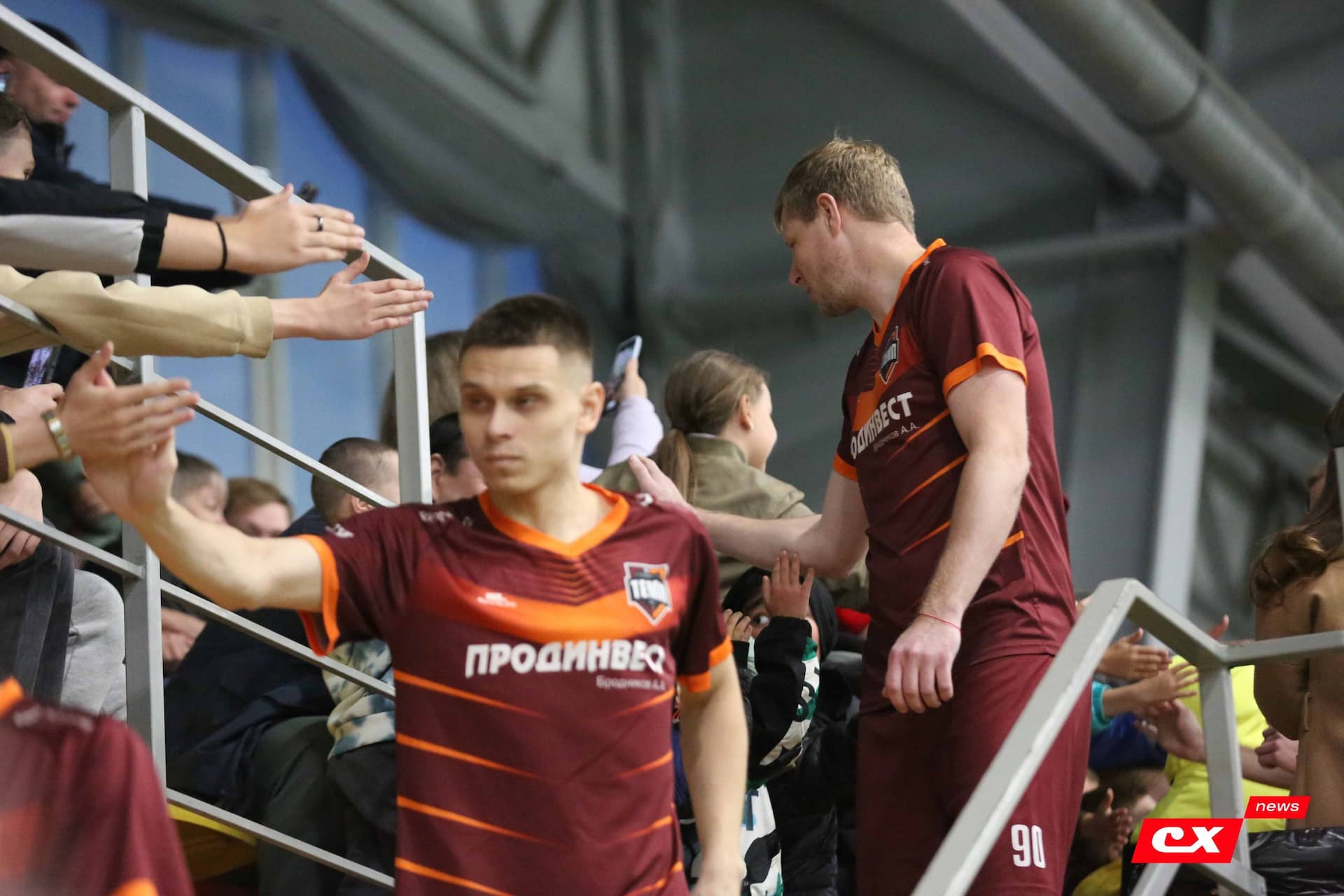 «Темп» 1:0 «Динамо-Барнаул-М». Третья лига. 05.10.2025. Александр Чёрный («Алтайский спорт»), Владимир Мартынов («CX News») — кадр 137