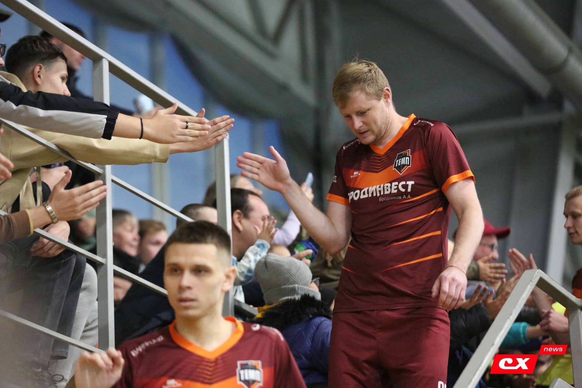 «Темп» 1:0 «Динамо-Барнаул-М». Третья лига. 05.10.2025. Александр Чёрный («Алтайский спорт»), Владимир Мартынов («CX News») — кадр 139