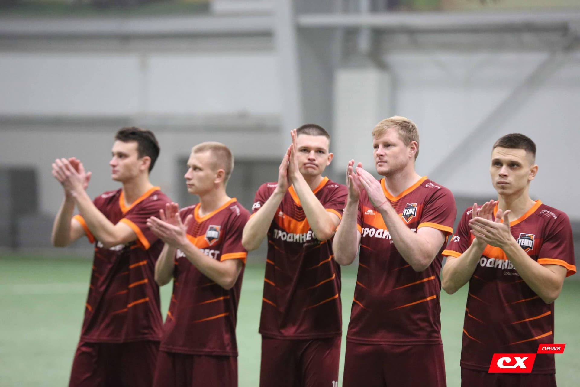 «Темп» 1:0 «Динамо-Барнаул-М». Третья лига. 05.10.2025. Александр Чёрный («Алтайский спорт»), Владимир Мартынов («CX News») — кадр 160