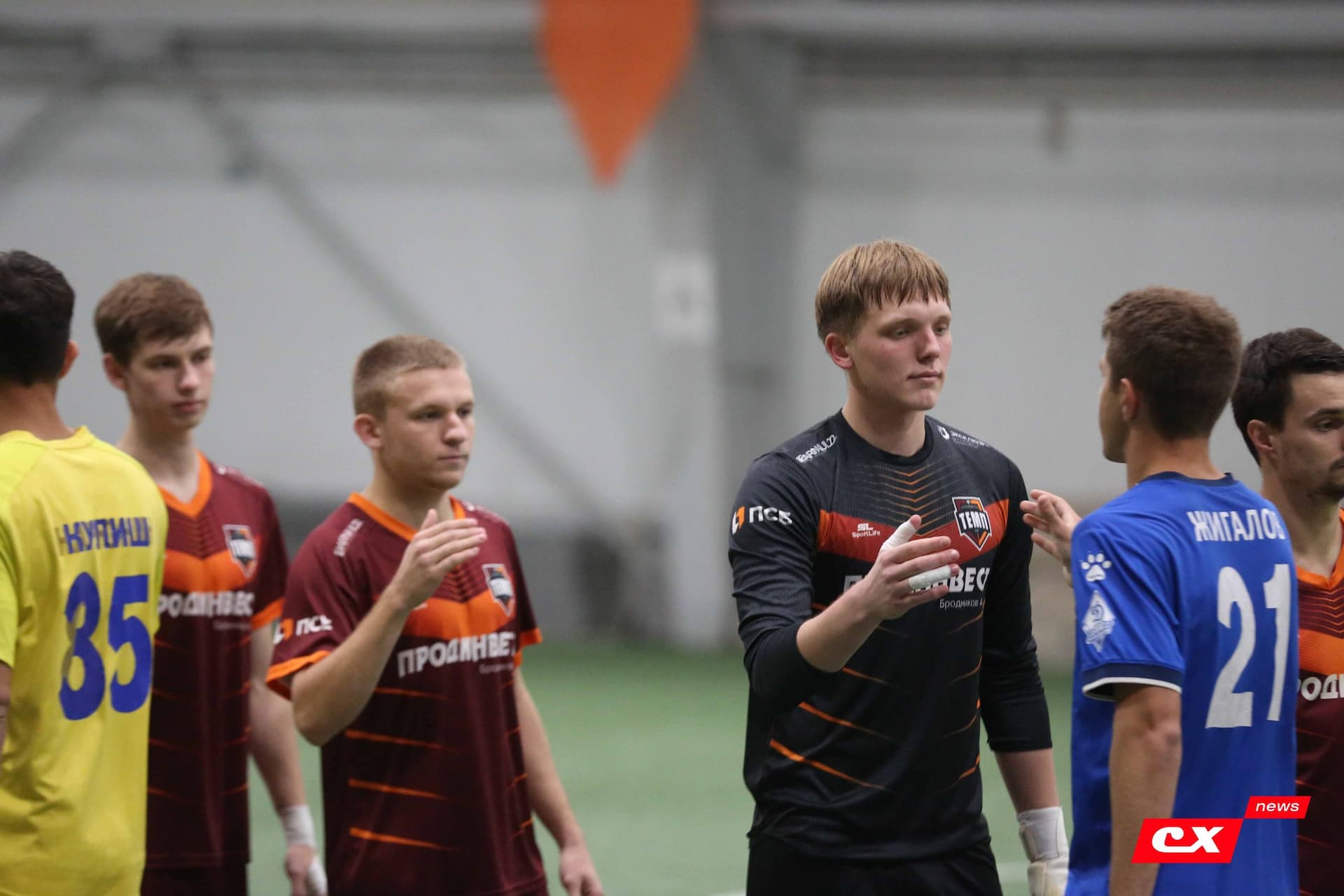 «Темп» 1:0 «Динамо-Барнаул-М». Третья лига. 05.10.2025. Александр Чёрный («Алтайский спорт»), Владимир Мартынов («CX News») — кадр 169