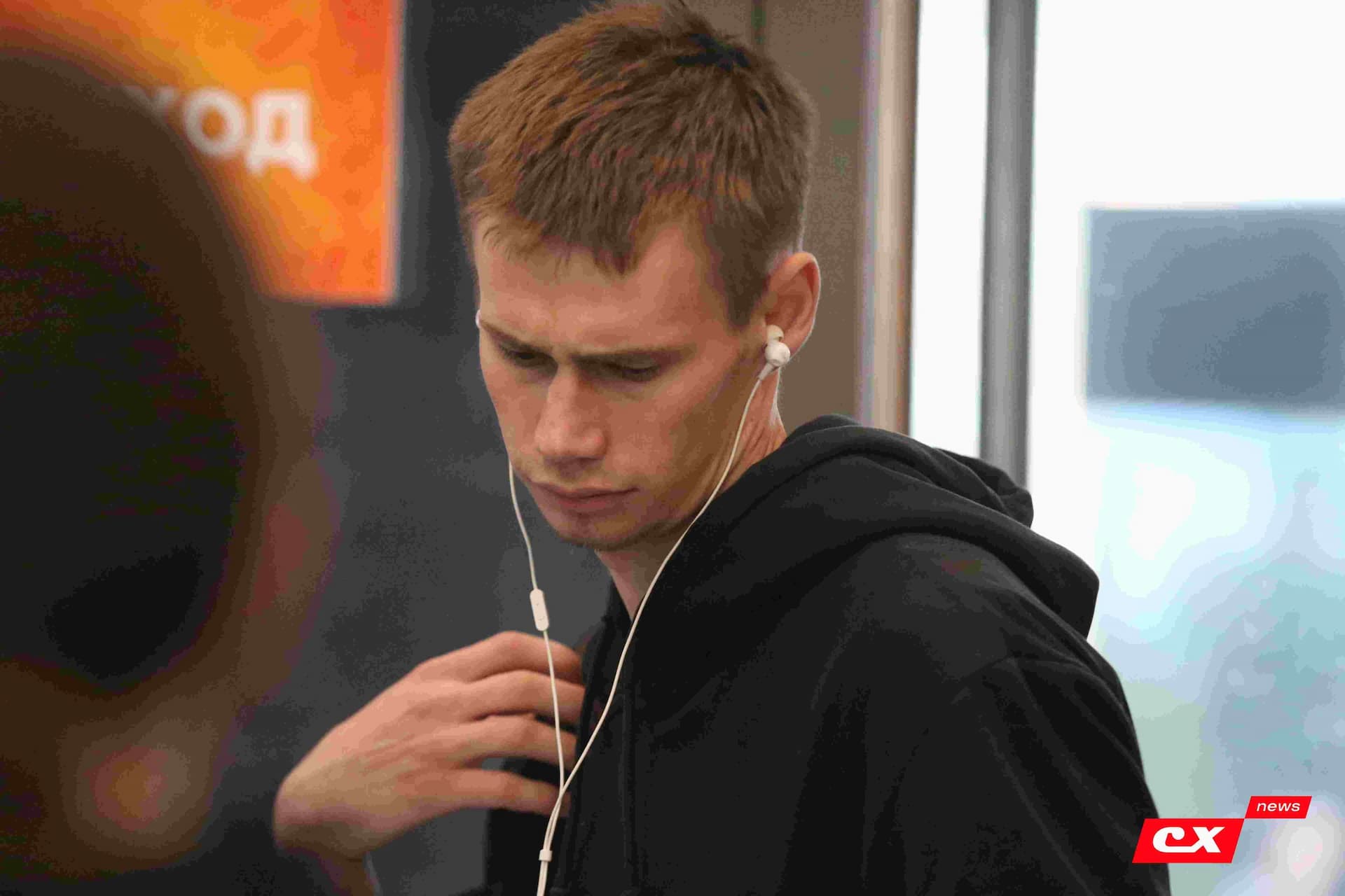 «Темп» 1:1 «КДВ». Третья лига. 26.09.2025. Владимир Мартынов («CX News») и Александр Чёрный («Алтайский спорт») — кадр 128