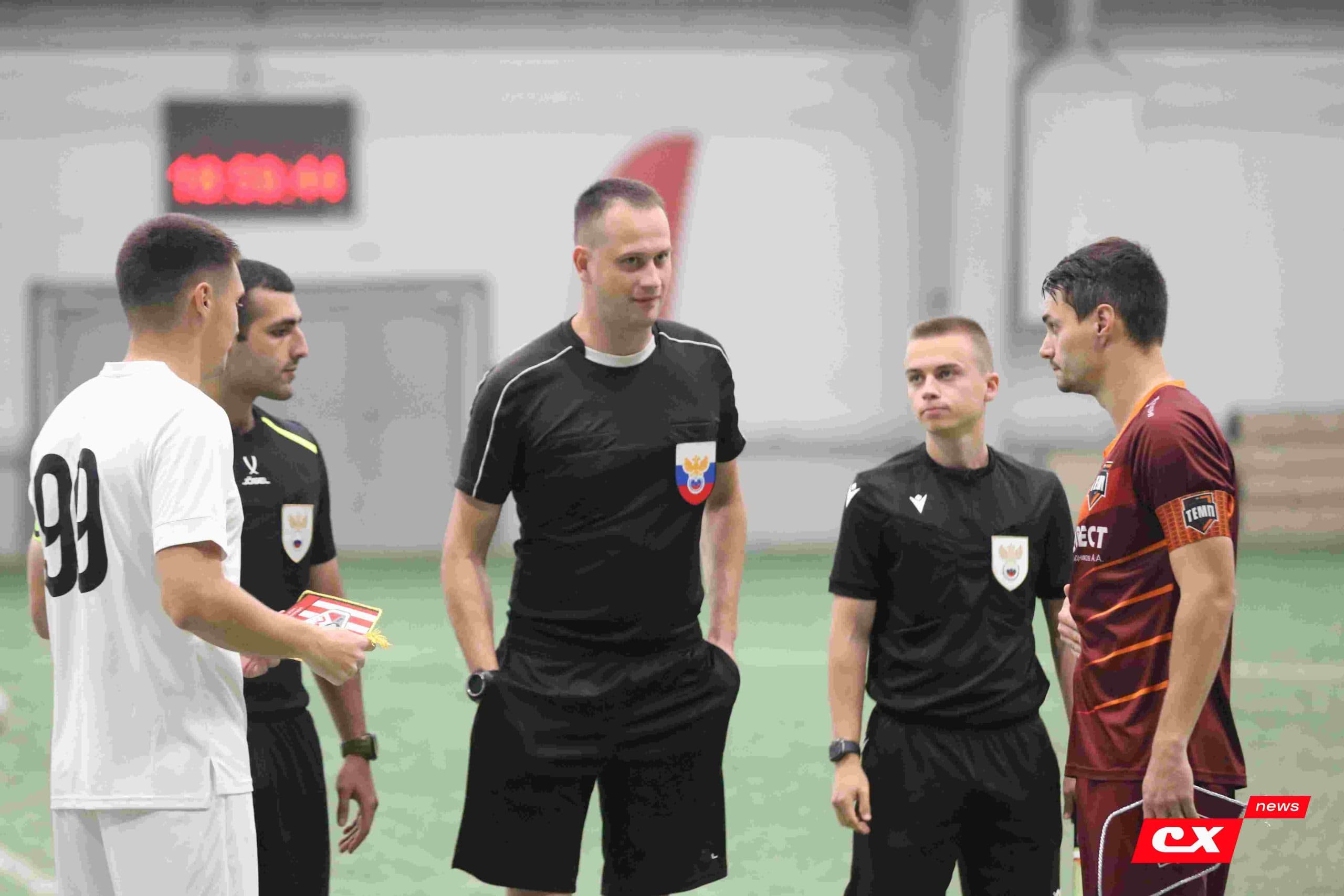 «Темп» 1:1 «КДВ». Третья лига. 26.09.2025. Владимир Мартынов («CX News») и Александр Чёрный («Алтайский спорт») — фото 2