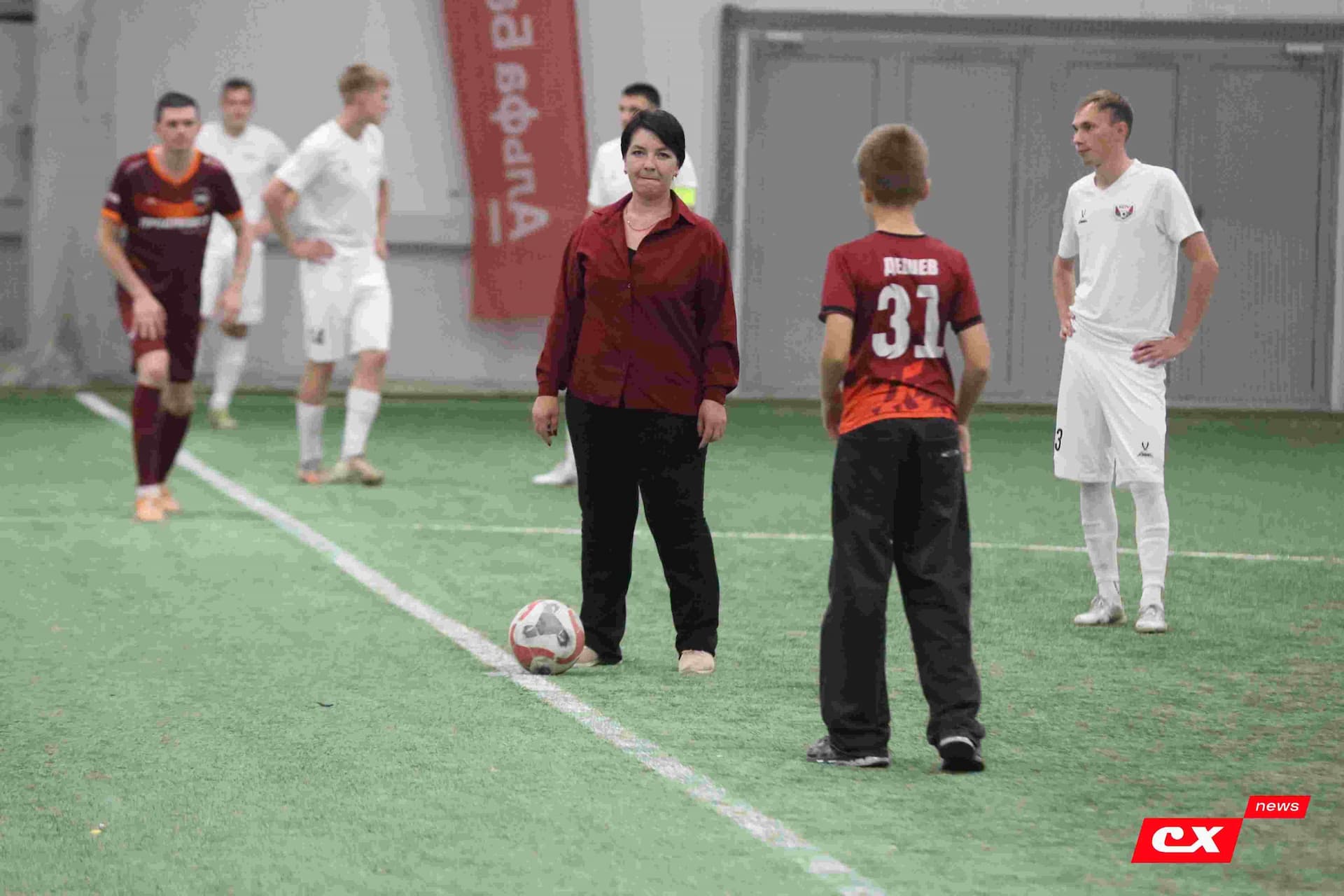 «Темп» 1:1 «КДВ». Третья лига. 26.09.2025. Владимир Мартынов («CX News») и Александр Чёрный («Алтайский спорт») — кадр 160