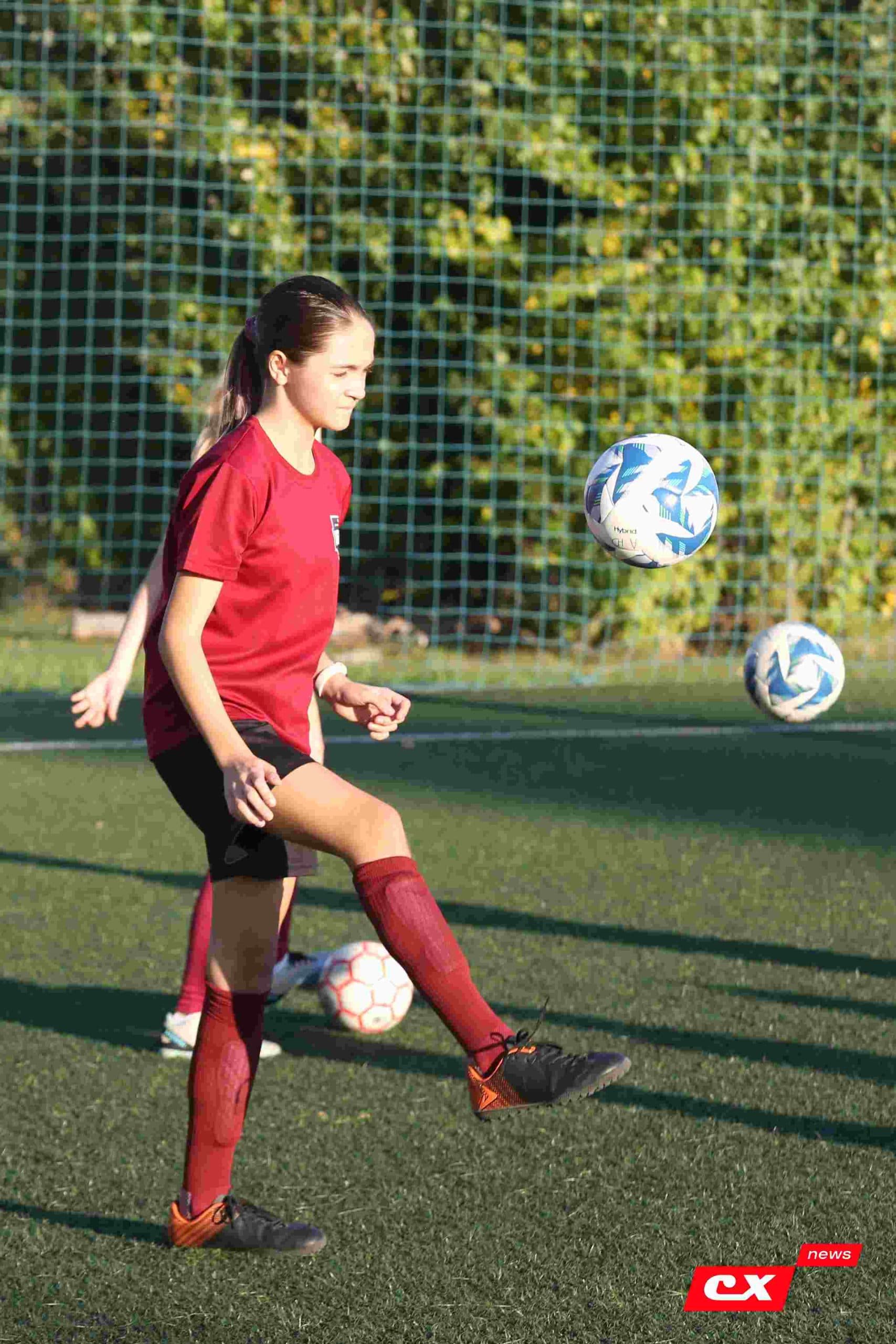 «Темп» 1:1 «КДВ». Третья лига. 26.09.2025. Владимир Мартынов («CX News») и Александр Чёрный («Алтайский спорт») — кадр 23