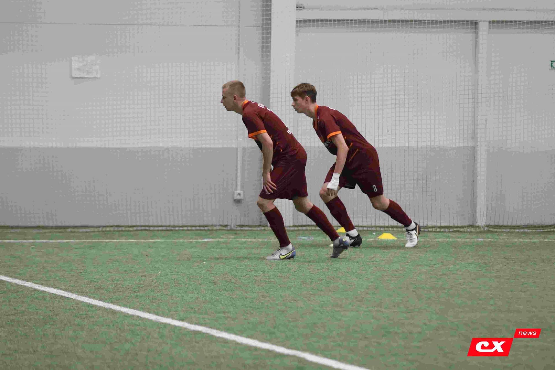 «Темп» 1:1 «КДВ». Третья лига. 26.09.2025. Владимир Мартынов («CX News») и Александр Чёрный («Алтайский спорт») — кадр 196