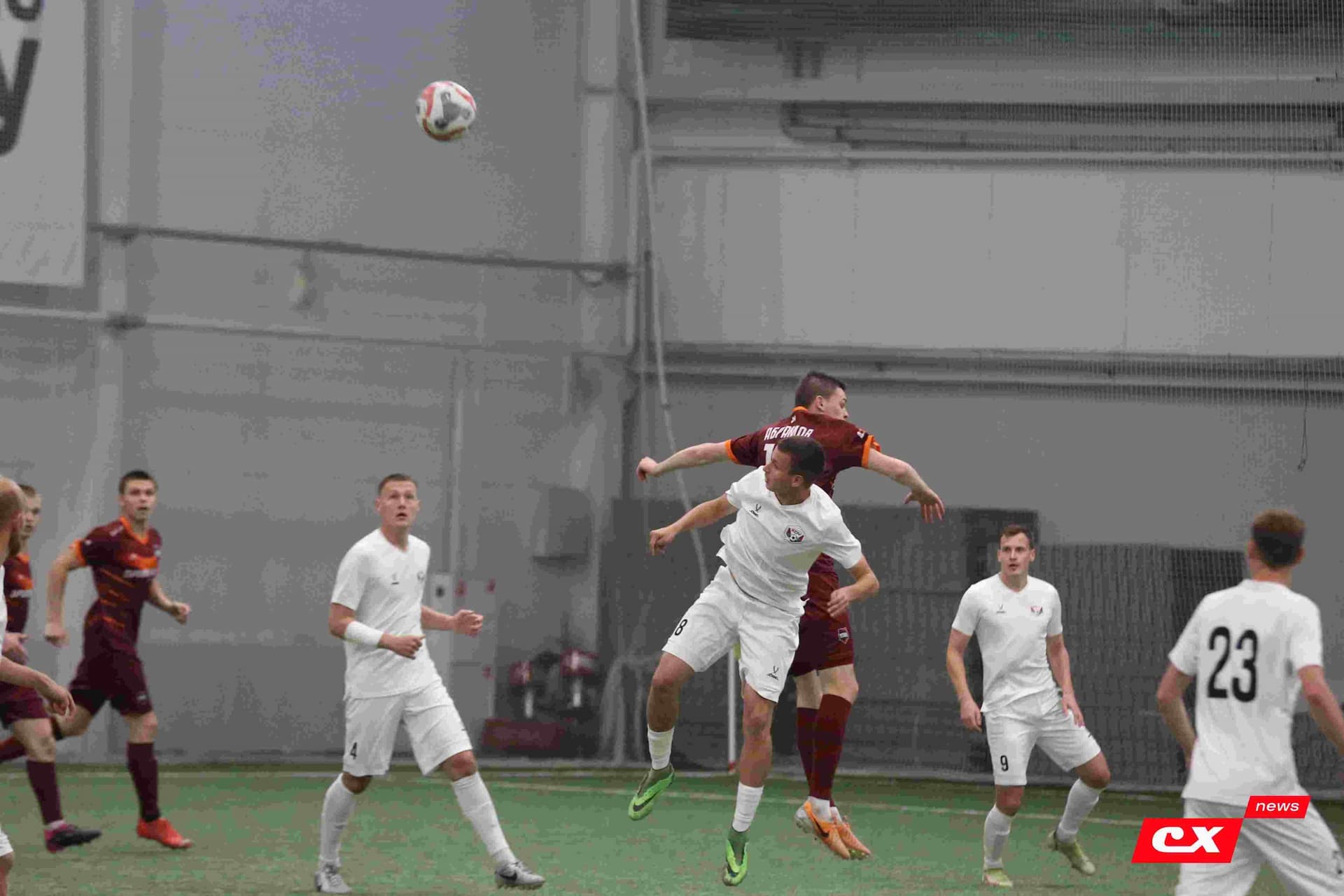 «Темп» 1:1 «КДВ». Третья лига. 26.09.2025. Владимир Мартынов («CX News») и Александр Чёрный («Алтайский спорт») — кадр 198