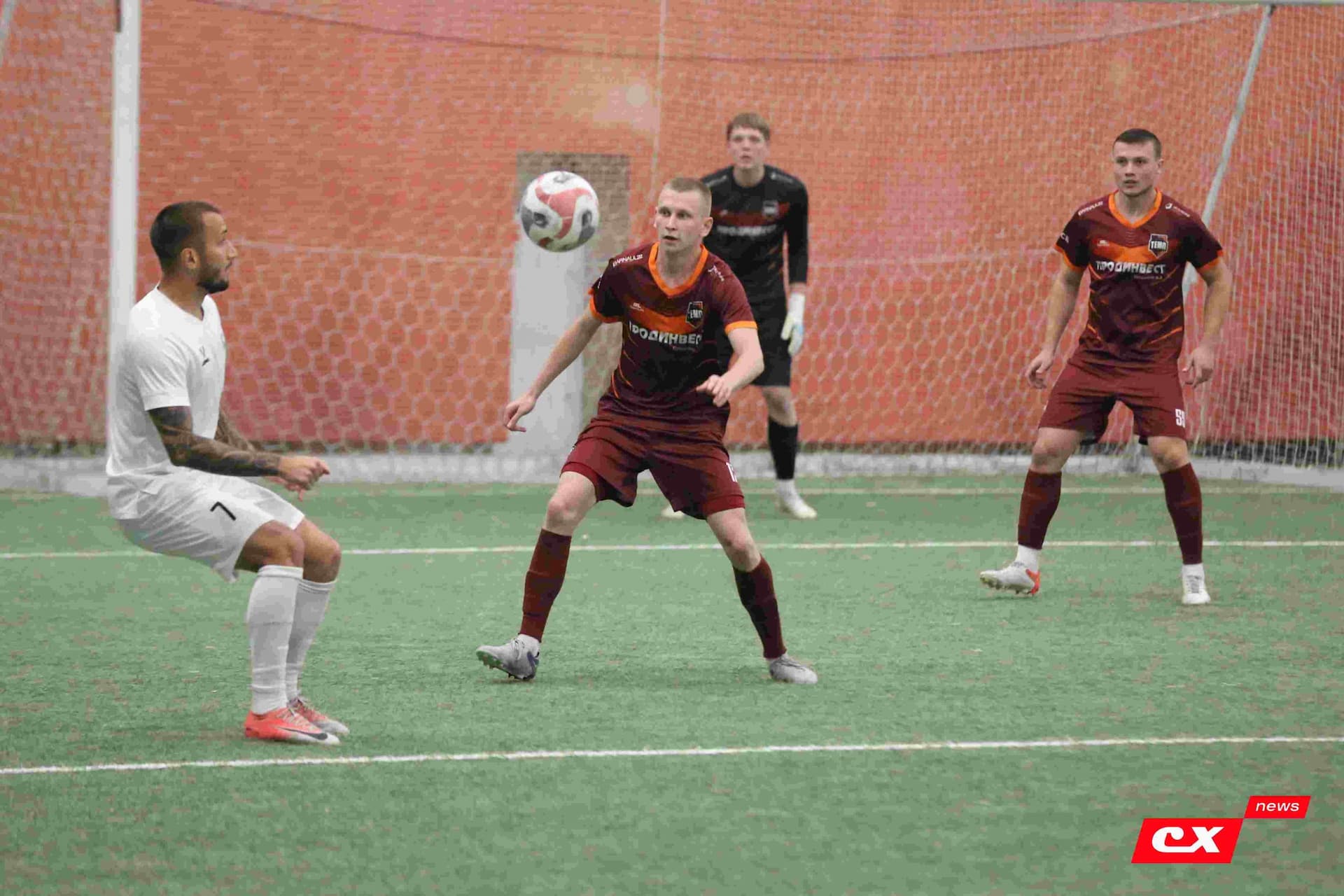 «Темп» 1:1 «КДВ». Третья лига. 26.09.2025. Владимир Мартынов («CX News») и Александр Чёрный («Алтайский спорт») — кадр 199