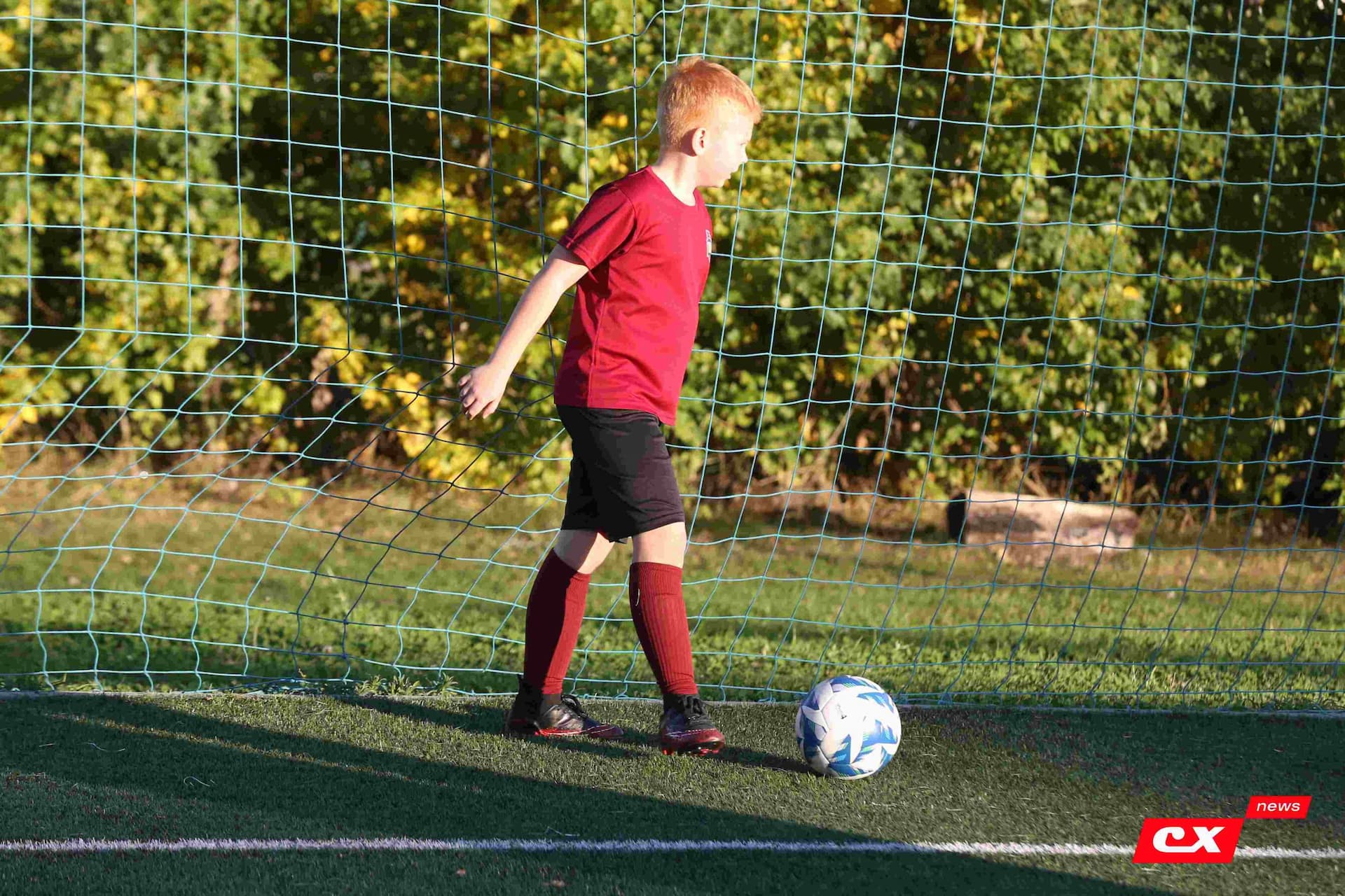 «Темп» 1:1 «КДВ». Третья лига. 26.09.2025. Владимир Мартынов («CX News») и Александр Чёрный («Алтайский спорт») — кадр 26