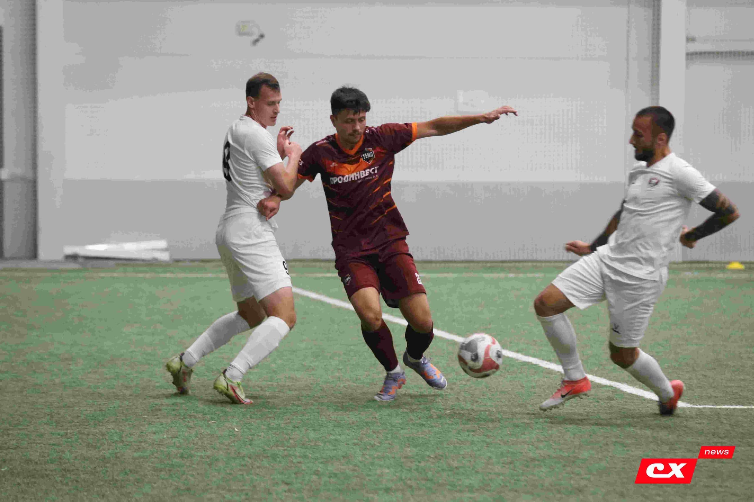 «Темп» 1:1 «КДВ». Третья лига. 26.09.2025. Владимир Мартынов («CX News») и Александр Чёрный («Алтайский спорт») — фото 2