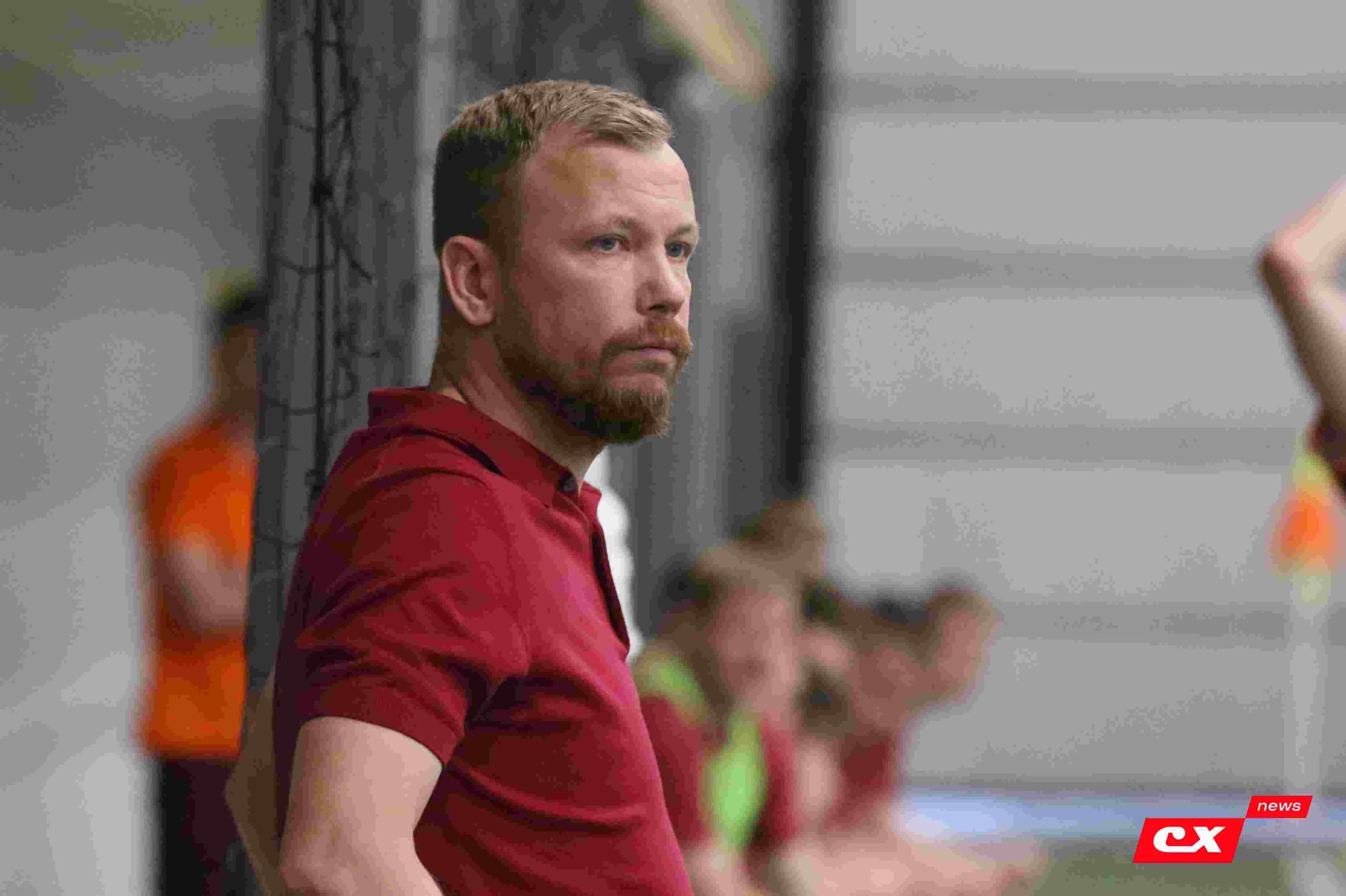 «Темп» 1:1 «КДВ». Третья лига. 26.09.2025. Владимир Мартынов («CX News») и Александр Чёрный («Алтайский спорт») — фото 2