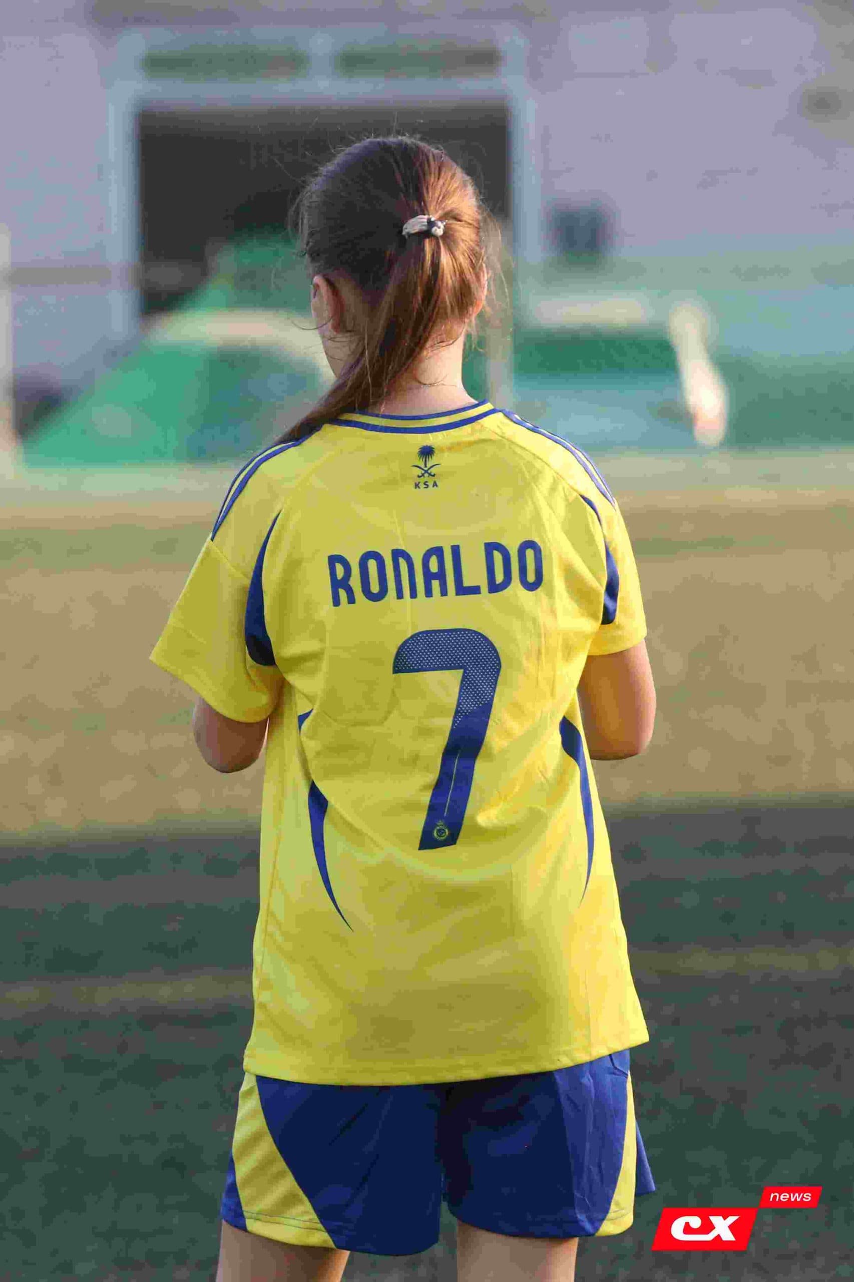 «Темп» 1:1 «КДВ». Третья лига. 26.09.2025. Владимир Мартынов («CX News») и Александр Чёрный («Алтайский спорт») — кадр 30