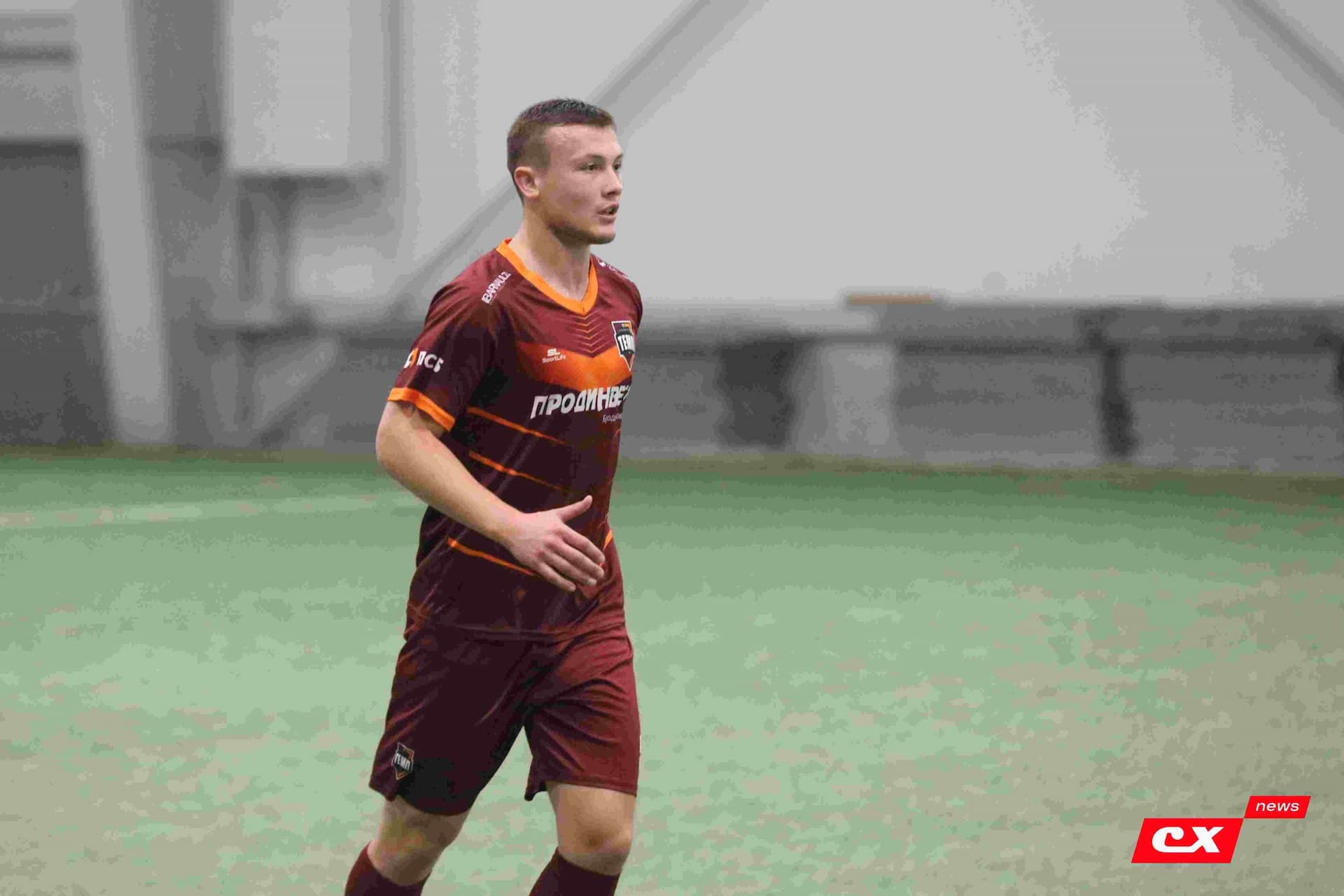 «Темп» 1:1 «КДВ». Третья лига. 26.09.2025. Владимир Мартынов («CX News») и Александр Чёрный («Алтайский спорт») — кадр 255