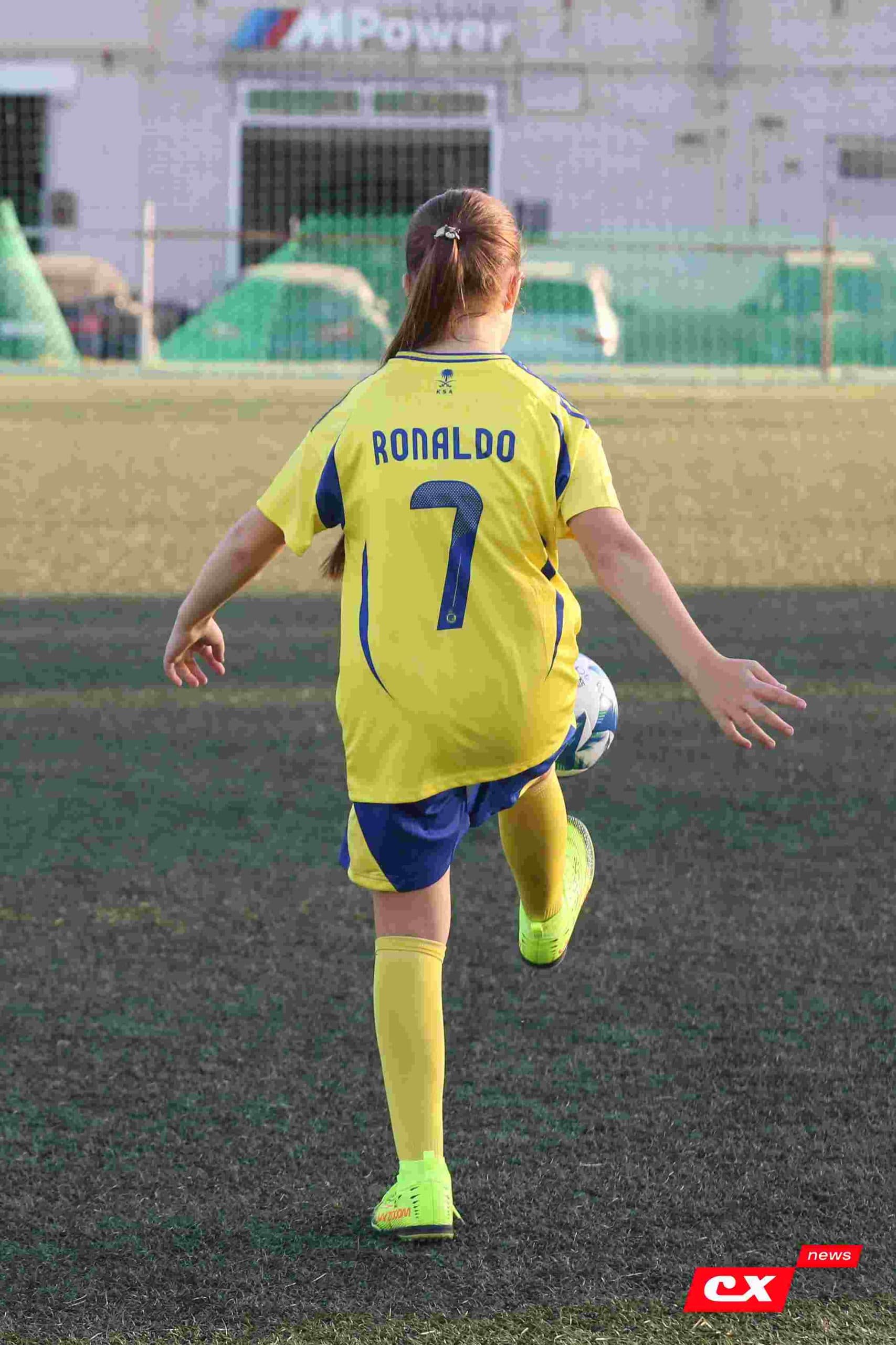 «Темп» 1:1 «КДВ». Третья лига. 26.09.2025. Владимир Мартынов («CX News») и Александр Чёрный («Алтайский спорт») — кадр 31