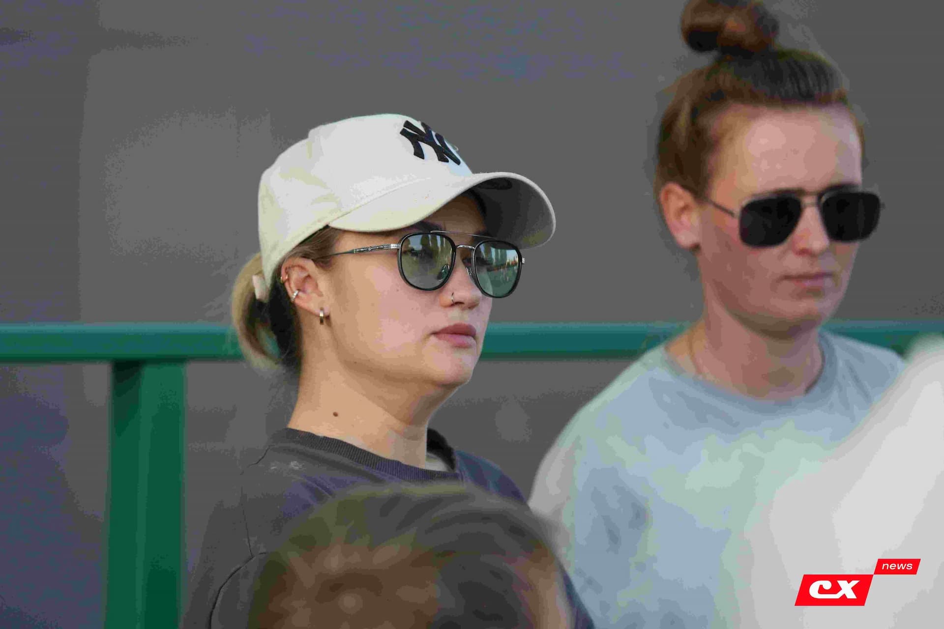 «Темп» 1:1 «КДВ». Третья лига. 26.09.2025. Владимир Мартынов («CX News») и Александр Чёрный («Алтайский спорт») — кадр 43