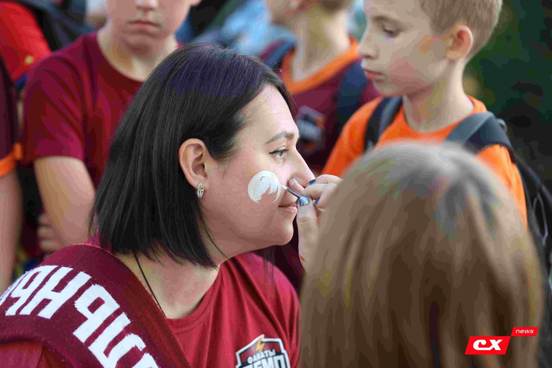 «Темп» 1:1 «КДВ». Третья лига. 26.09.2025. Владимир Мартынов («CX News») и Александр Чёрный («Алтайский спорт») — кадр 57