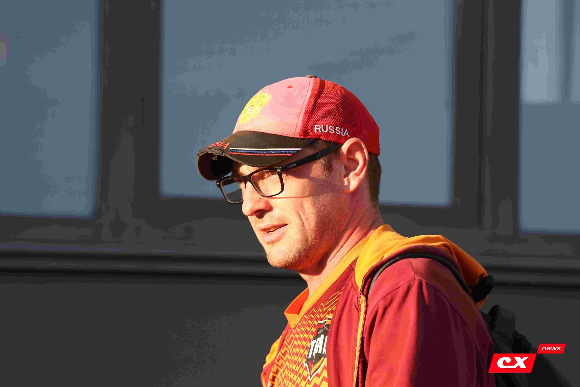 «Темп» 1:1 «КДВ». Третья лига. 26.09.2025. Владимир Мартынов («CX News») и Александр Чёрный («Алтайский спорт») — кадр 11