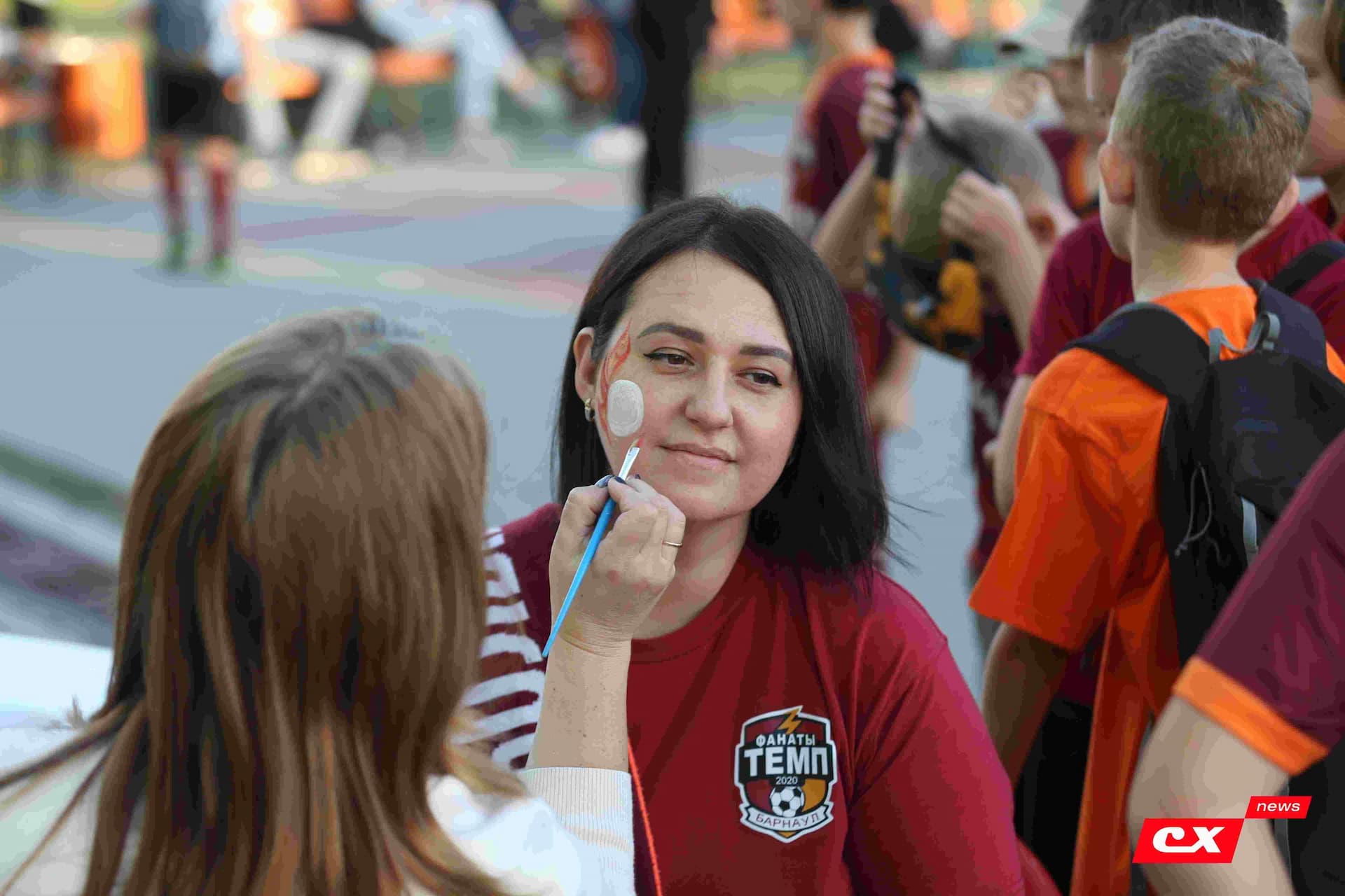 «Темп» 1:1 «КДВ». Третья лига. 26.09.2025. Владимир Мартынов («CX News») и Александр Чёрный («Алтайский спорт») — кадр 60