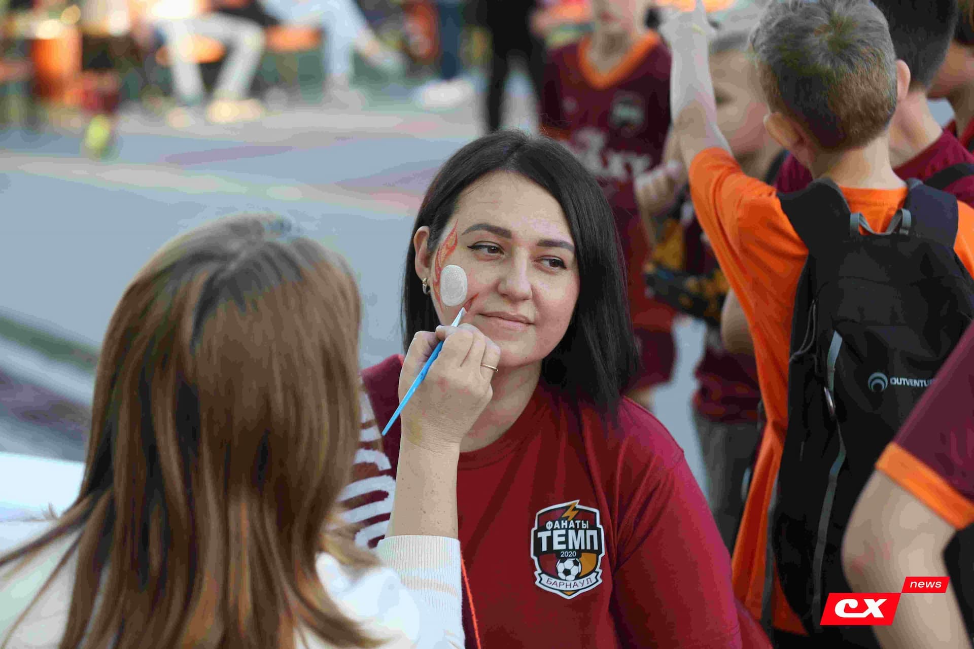 «Темп» 1:1 «КДВ». Третья лига. 26.09.2025. Владимир Мартынов («CX News») и Александр Чёрный («Алтайский спорт») — кадр 61