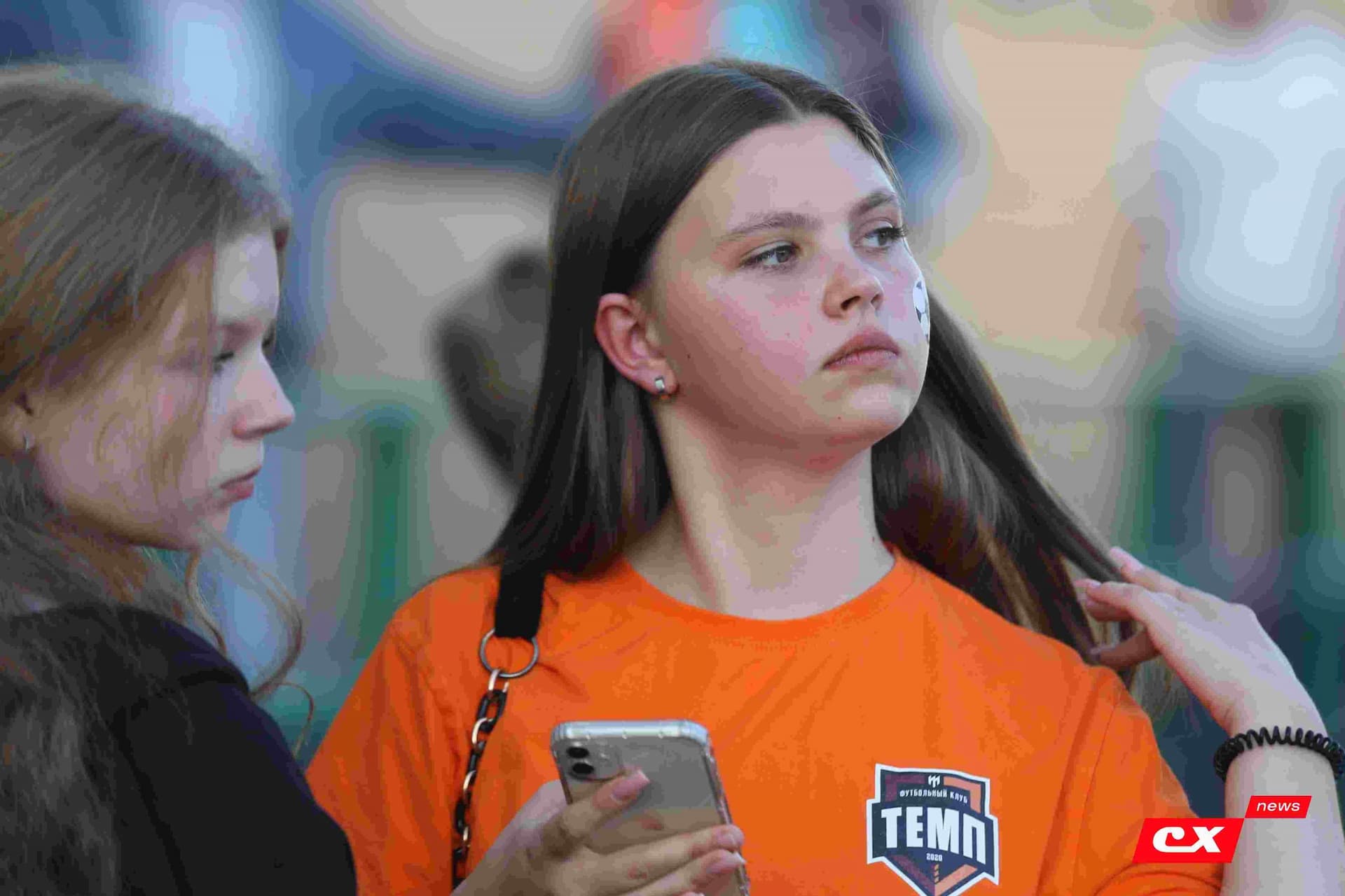 «Темп» 1:1 «КДВ». Третья лига. 26.09.2025. Владимир Мартынов («CX News») и Александр Чёрный («Алтайский спорт») — кадр 70