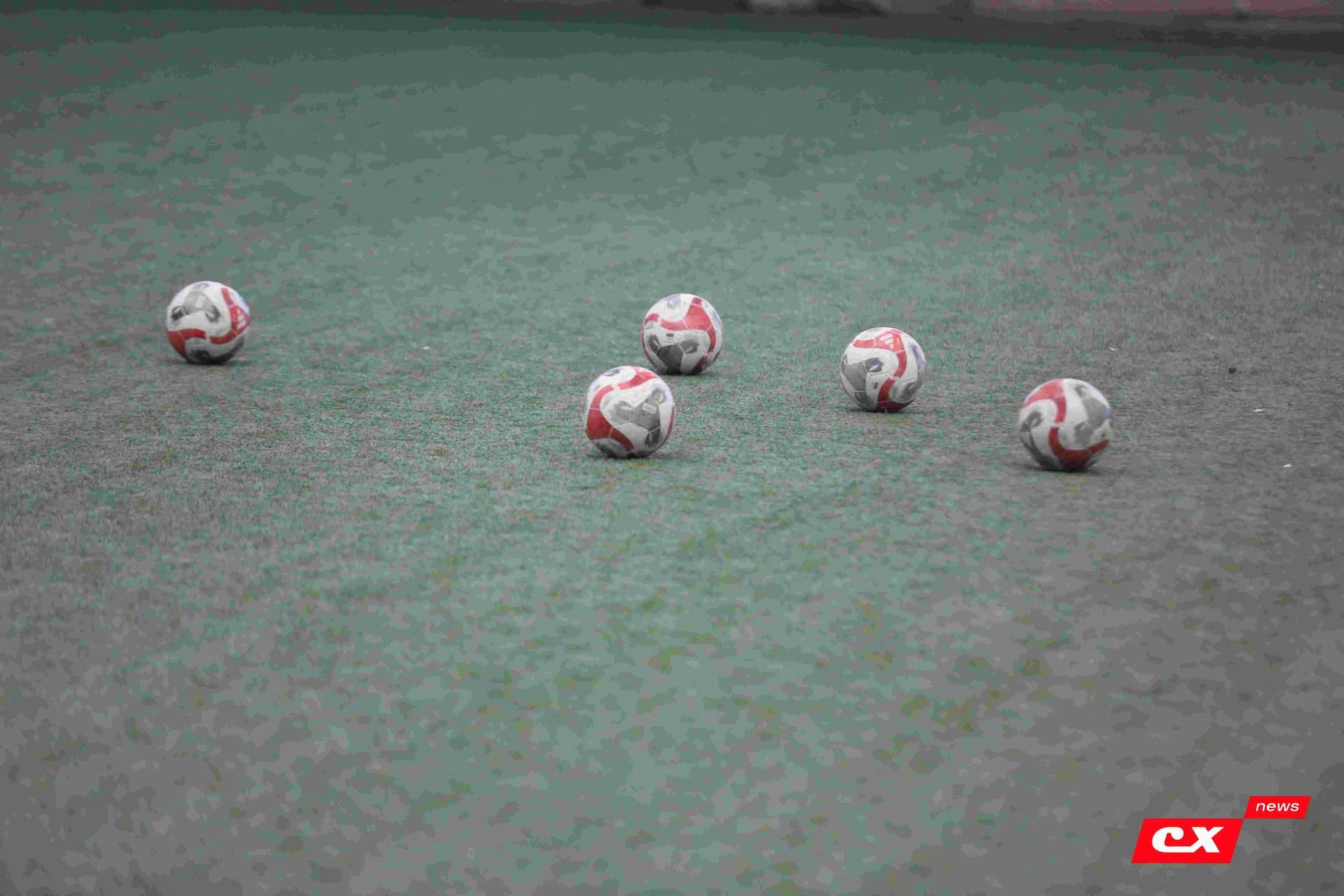 «Темп» 1:1 «КДВ». Третья лига. 26.09.2025. Владимир Мартынов («CX News») и Александр Чёрный («Алтайский спорт») — кадр 71