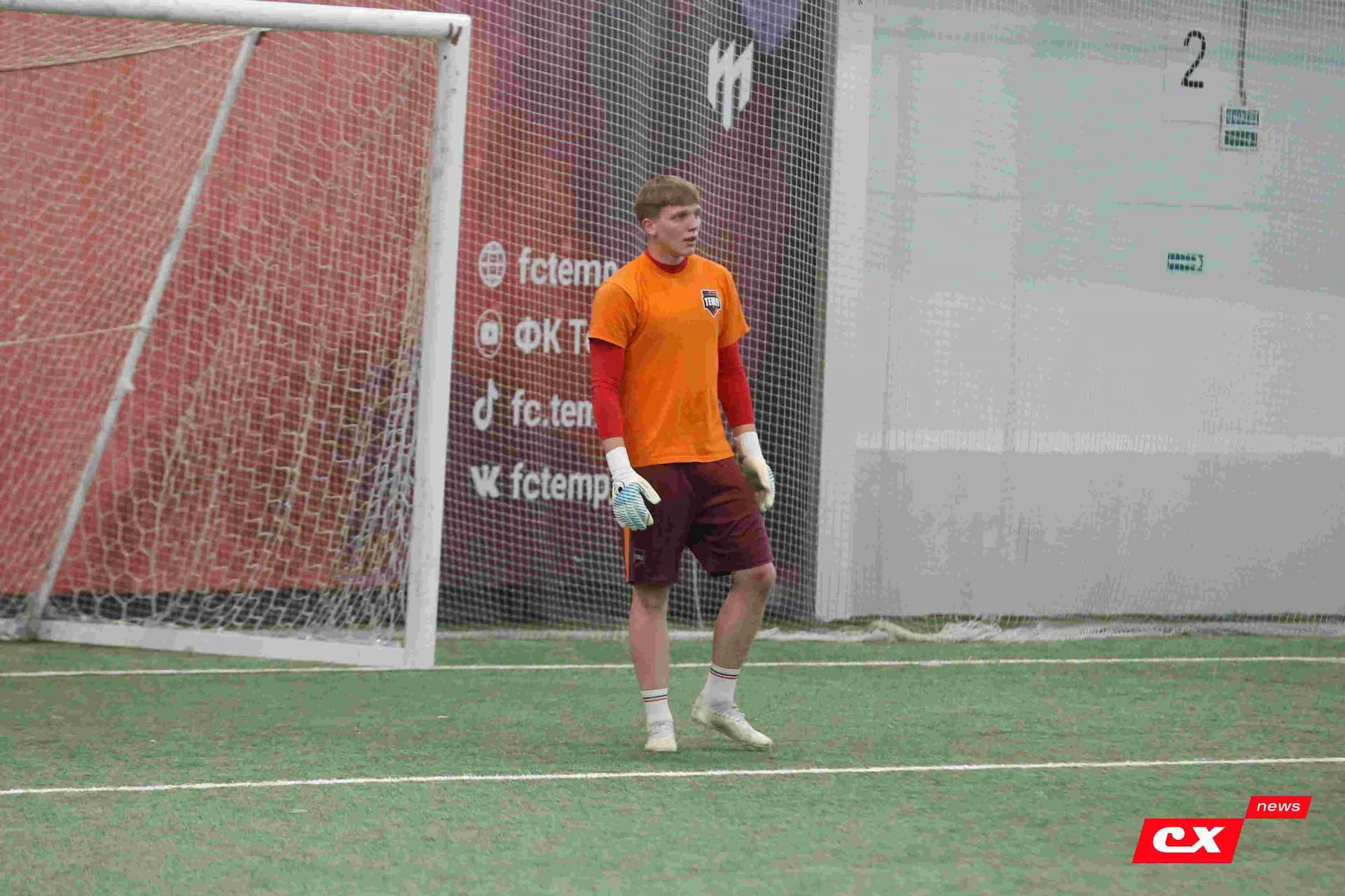 «Темп» 1:1 «КДВ». Третья лига. 26.09.2025. Владимир Мартынов («CX News») и Александр Чёрный («Алтайский спорт») — кадр 73