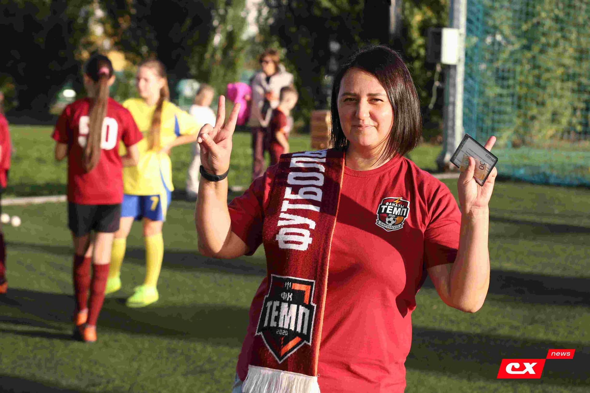 «Темп» 1:1 «КДВ». Третья лига. 26.09.2025. Владимир Мартынов («CX News») и Александр Чёрный («Алтайский спорт») — кадр 13