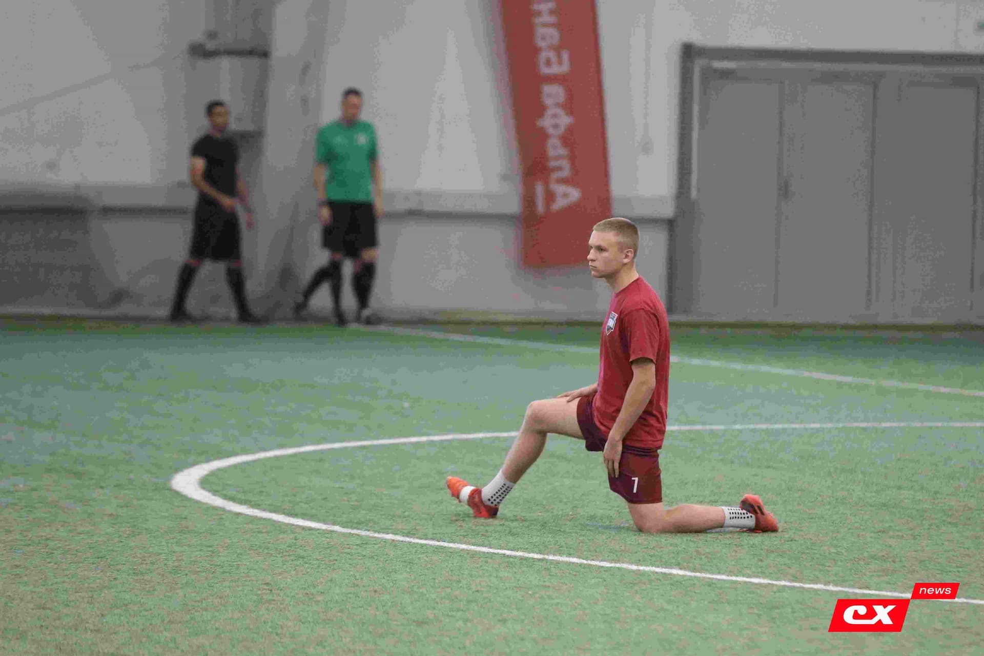 «Темп» 1:1 «КДВ». Третья лига. 26.09.2025. Владимир Мартынов («CX News») и Александр Чёрный («Алтайский спорт») — кадр 98