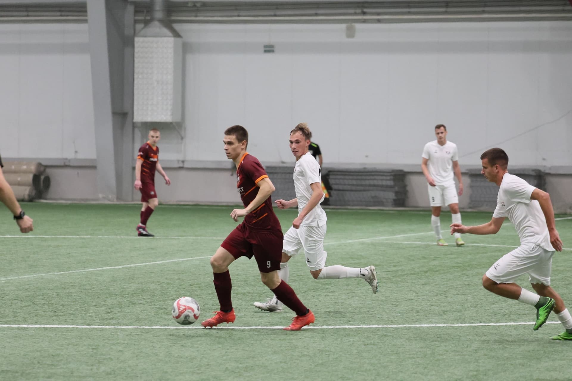 «Темп» 1:1 «КДВ». Третья лига. 26.09.2025. Владимир Мартынов («CX News») и Александр Чёрный («Алтайский спорт») — кадр 325