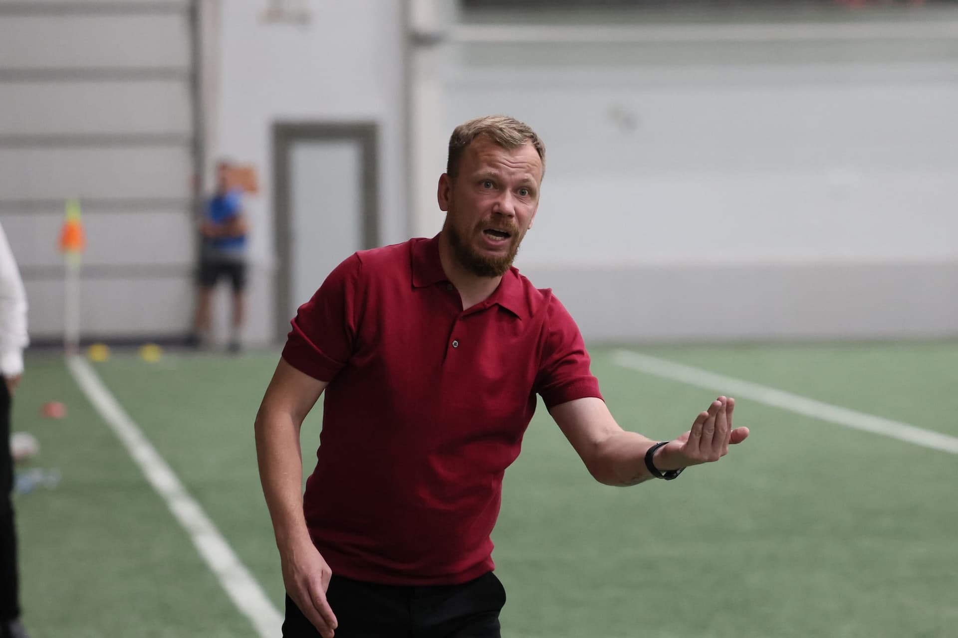 «Темп» 1:1 «КДВ». Третья лига. 26.09.2025. Владимир Мартынов («CX News») и Александр Чёрный («Алтайский спорт») — кадр 326