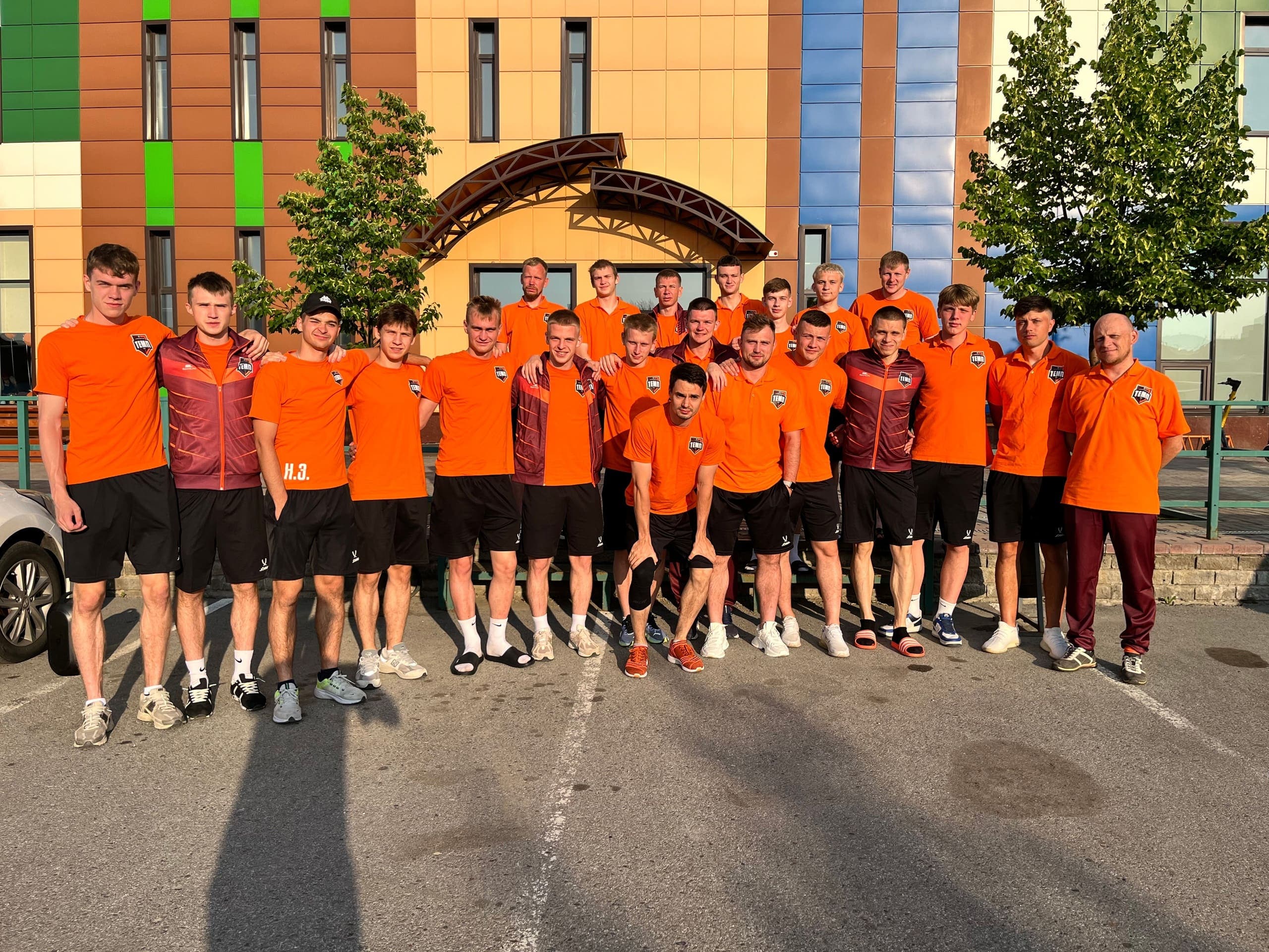 В Томск и Красноярск отправились 20 футболистов!