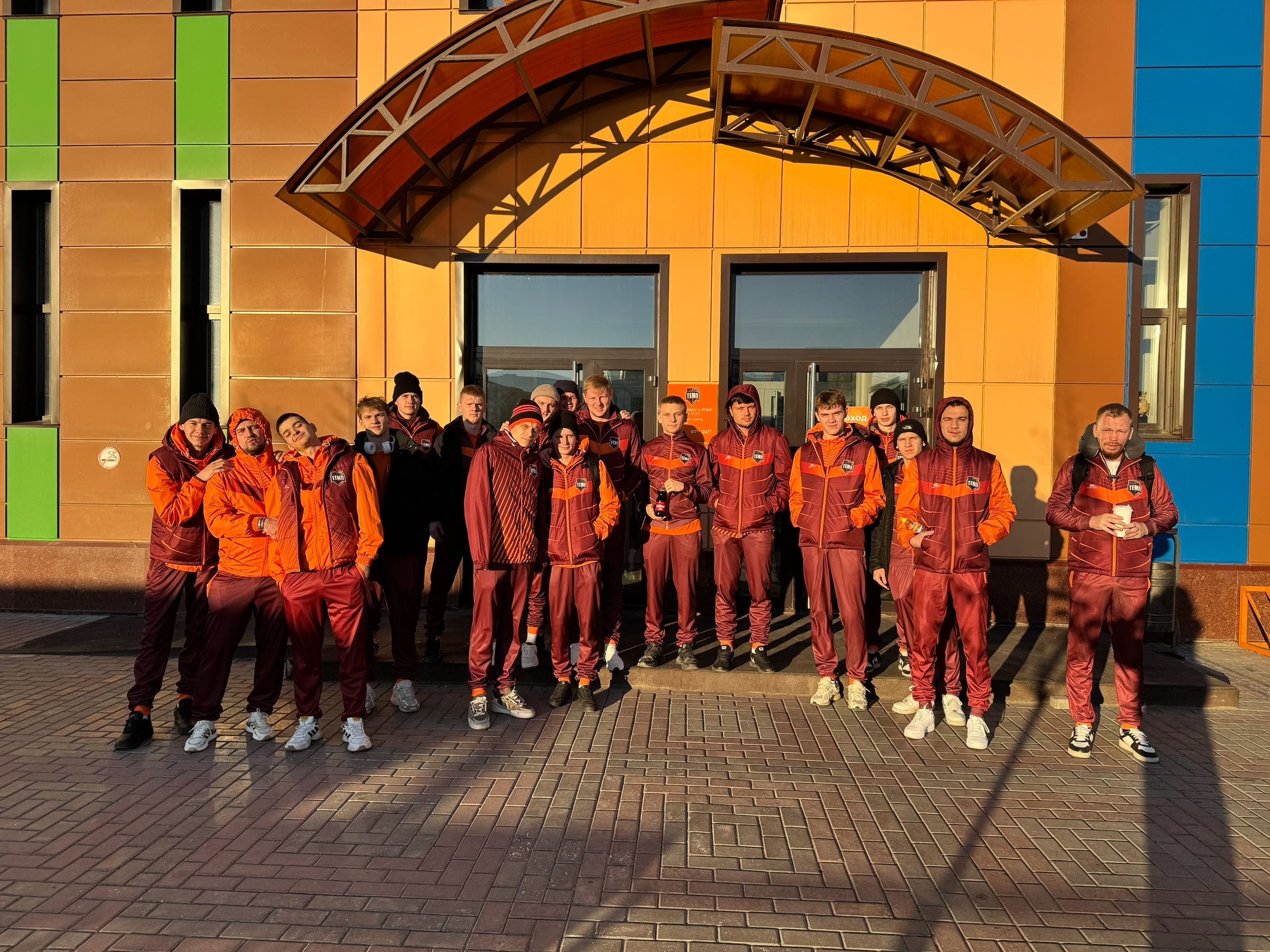 В Горно-Алтайск отправились 18 футболистов!