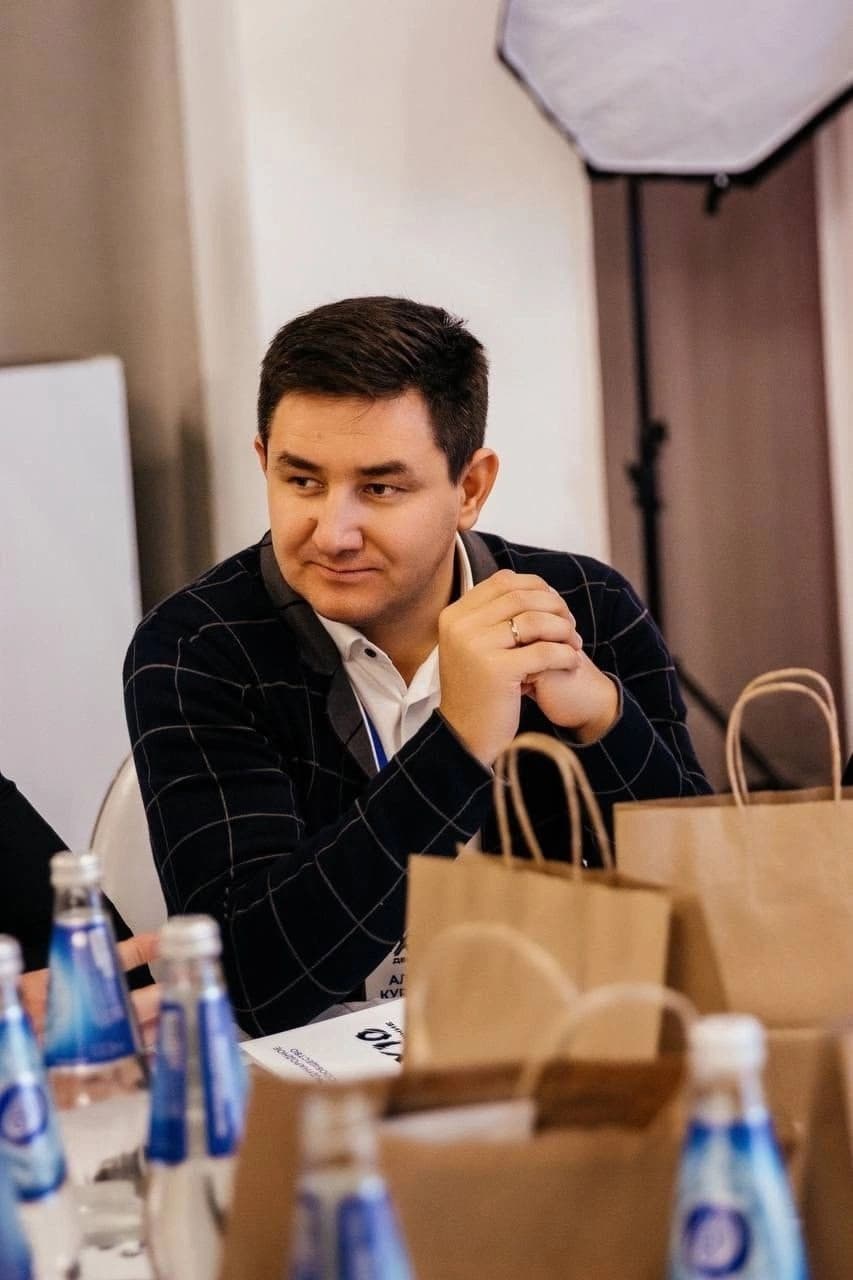 Футбольный клуб «Темп» поздравляет с днём рождения Алексея Курелёнка!